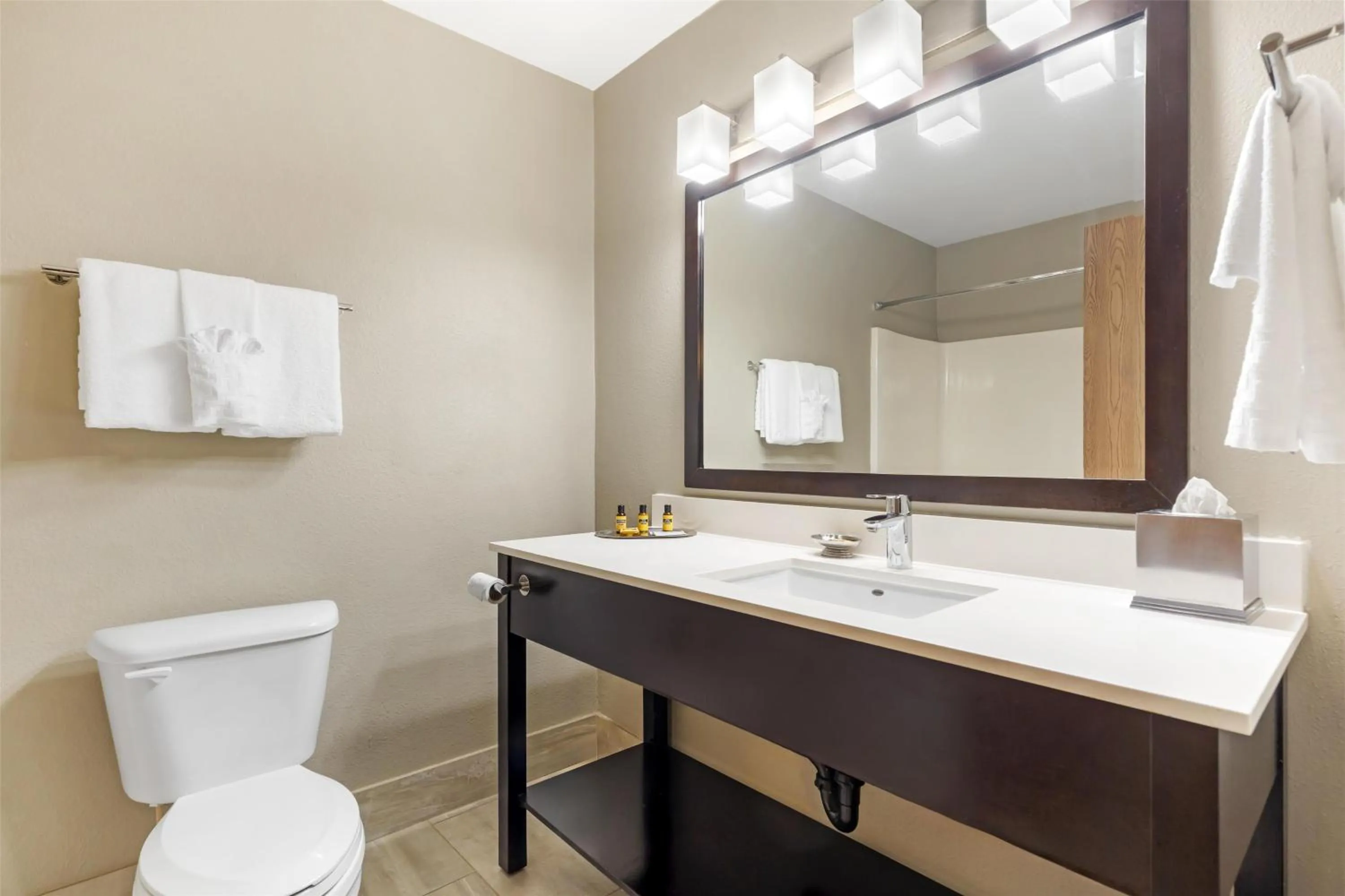 Bathroom in Best Western Plus Aberdeen