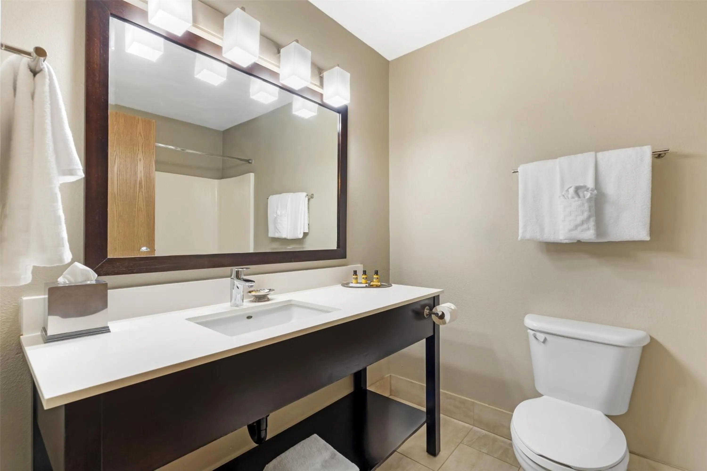 Bathroom in Best Western Plus Aberdeen