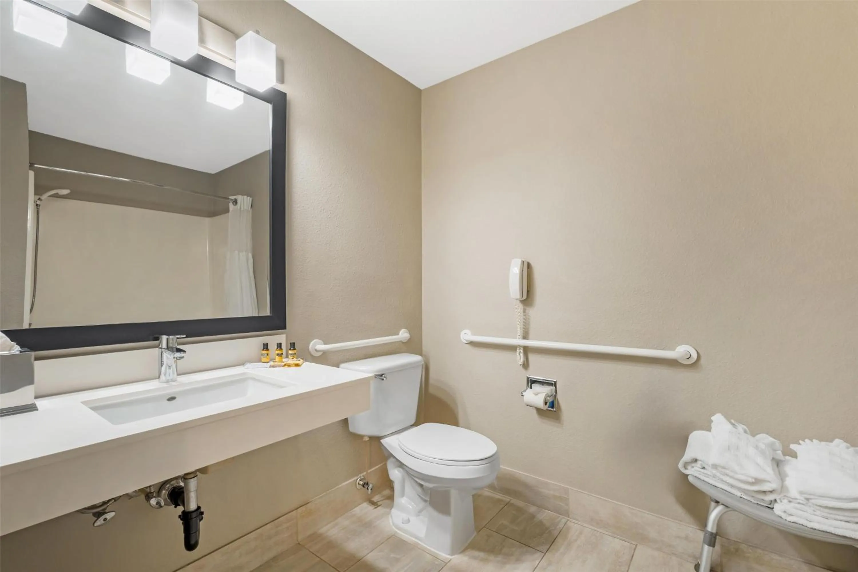 Bathroom in Best Western Plus Aberdeen
