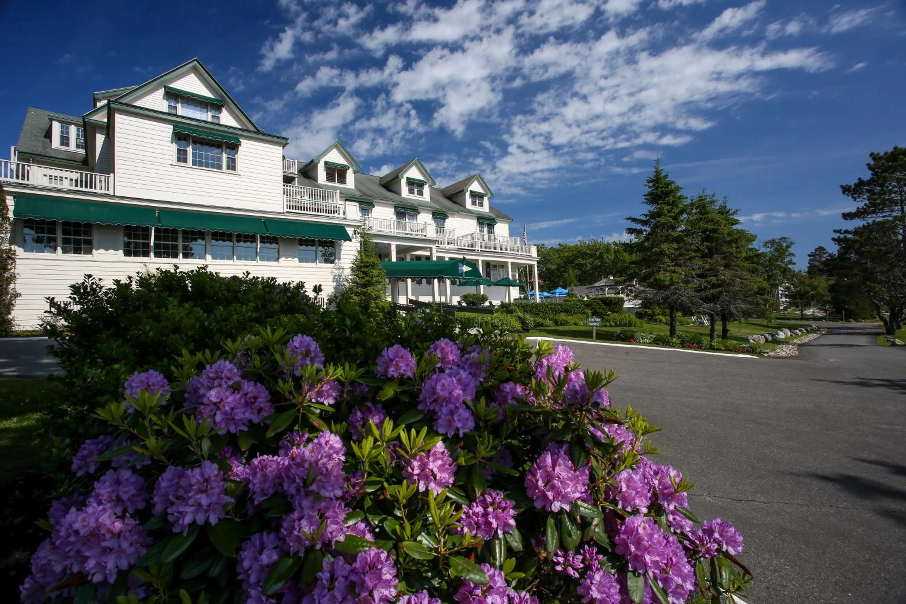 Restaurant/places to eat in Spruce Point Inn Resort and Spa