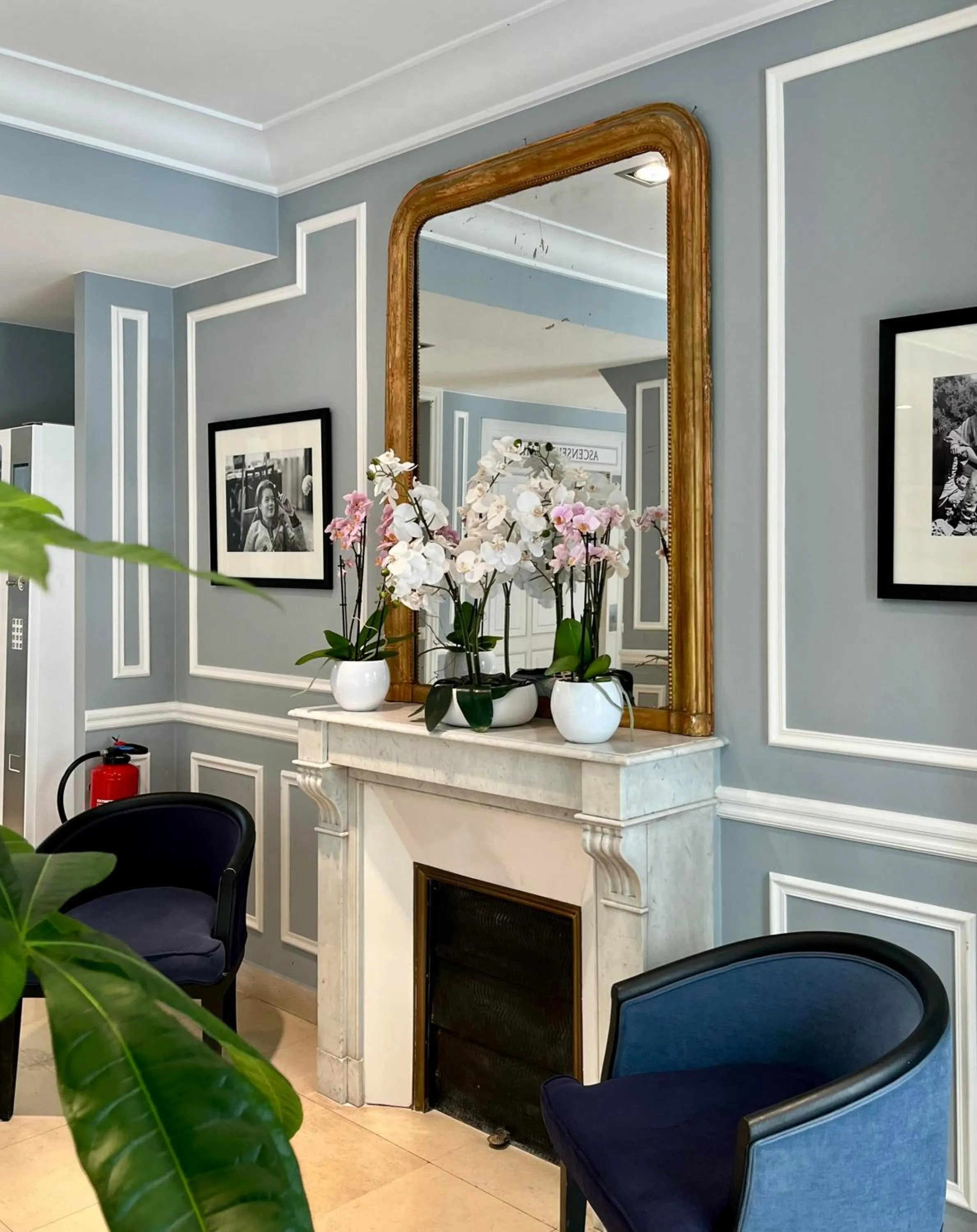 Living room in Hôtel Central Saint Germain