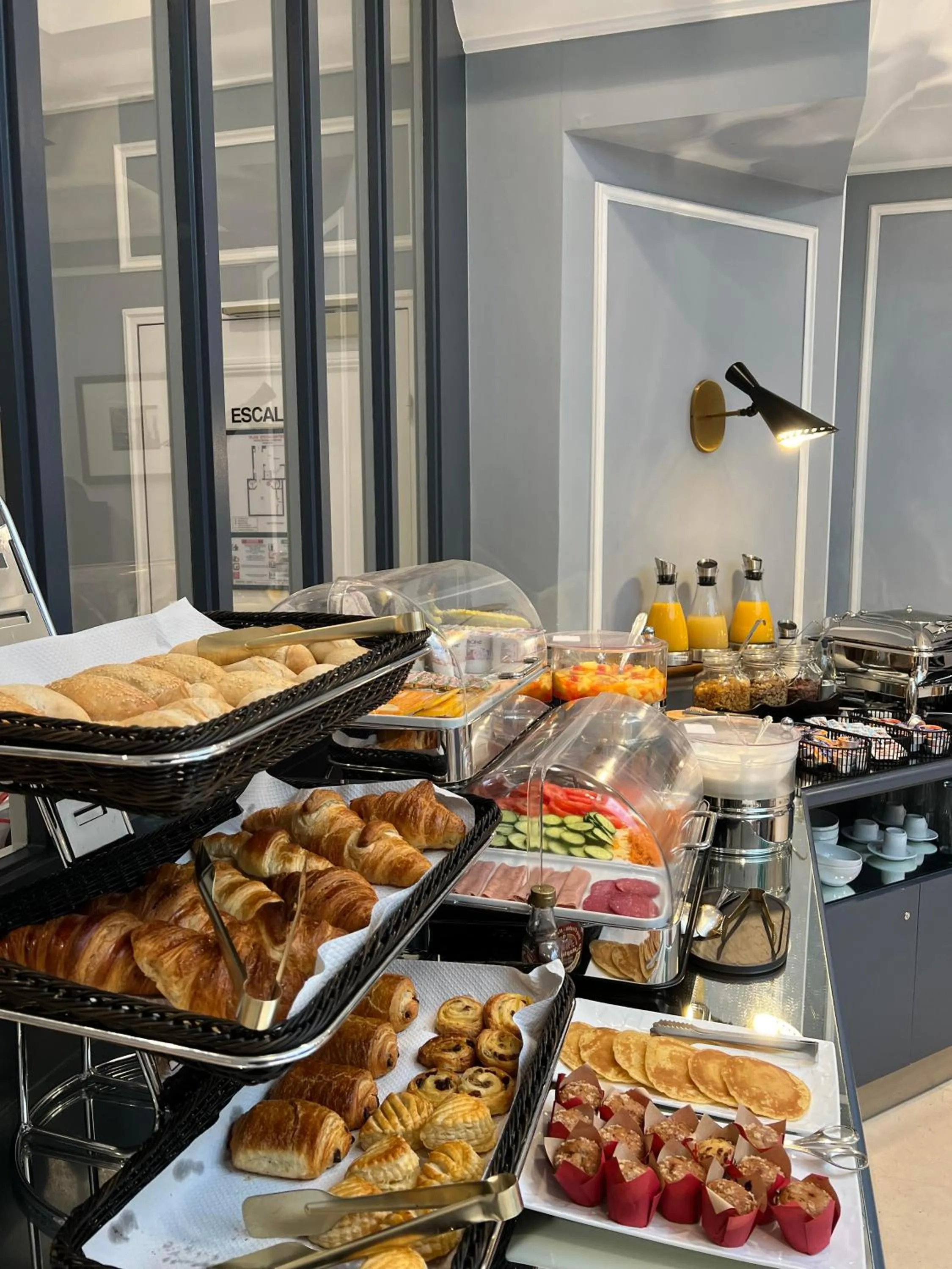 Food and drinks in Hôtel Central Saint Germain