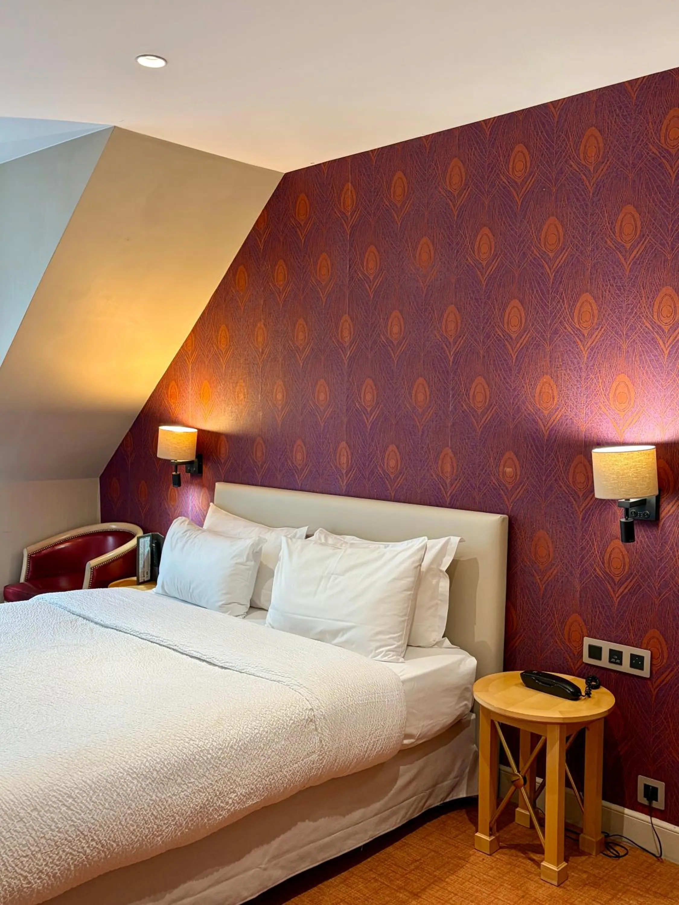Bed in Hôtel Central Saint Germain