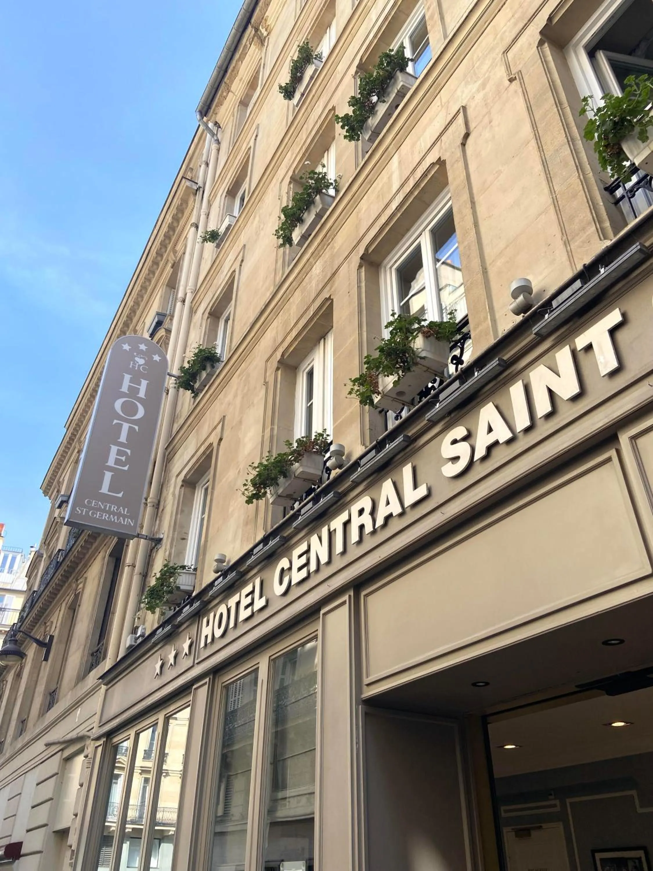 Property building in Hôtel Central Saint Germain