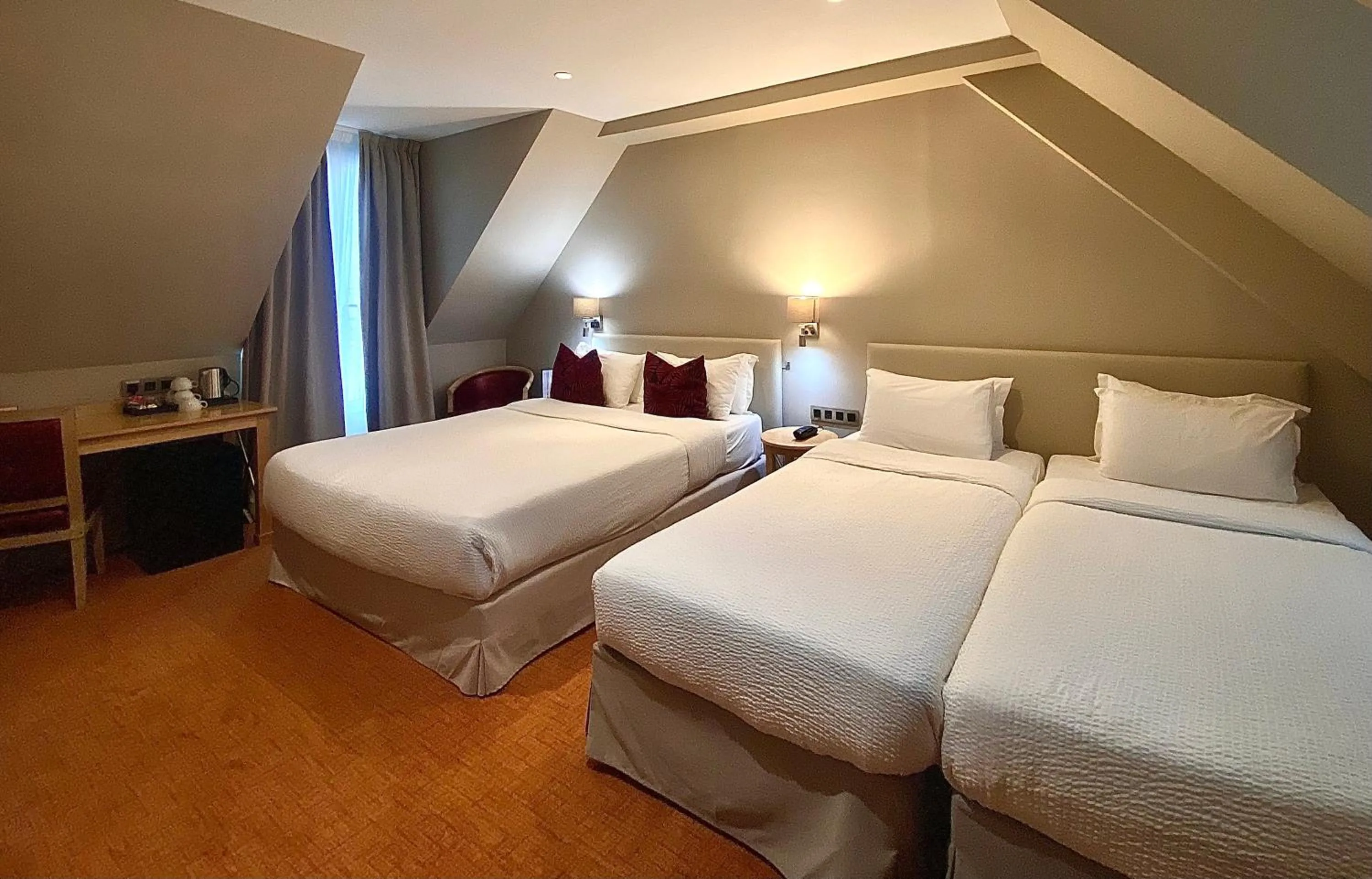 Bed in Hôtel Central Saint Germain