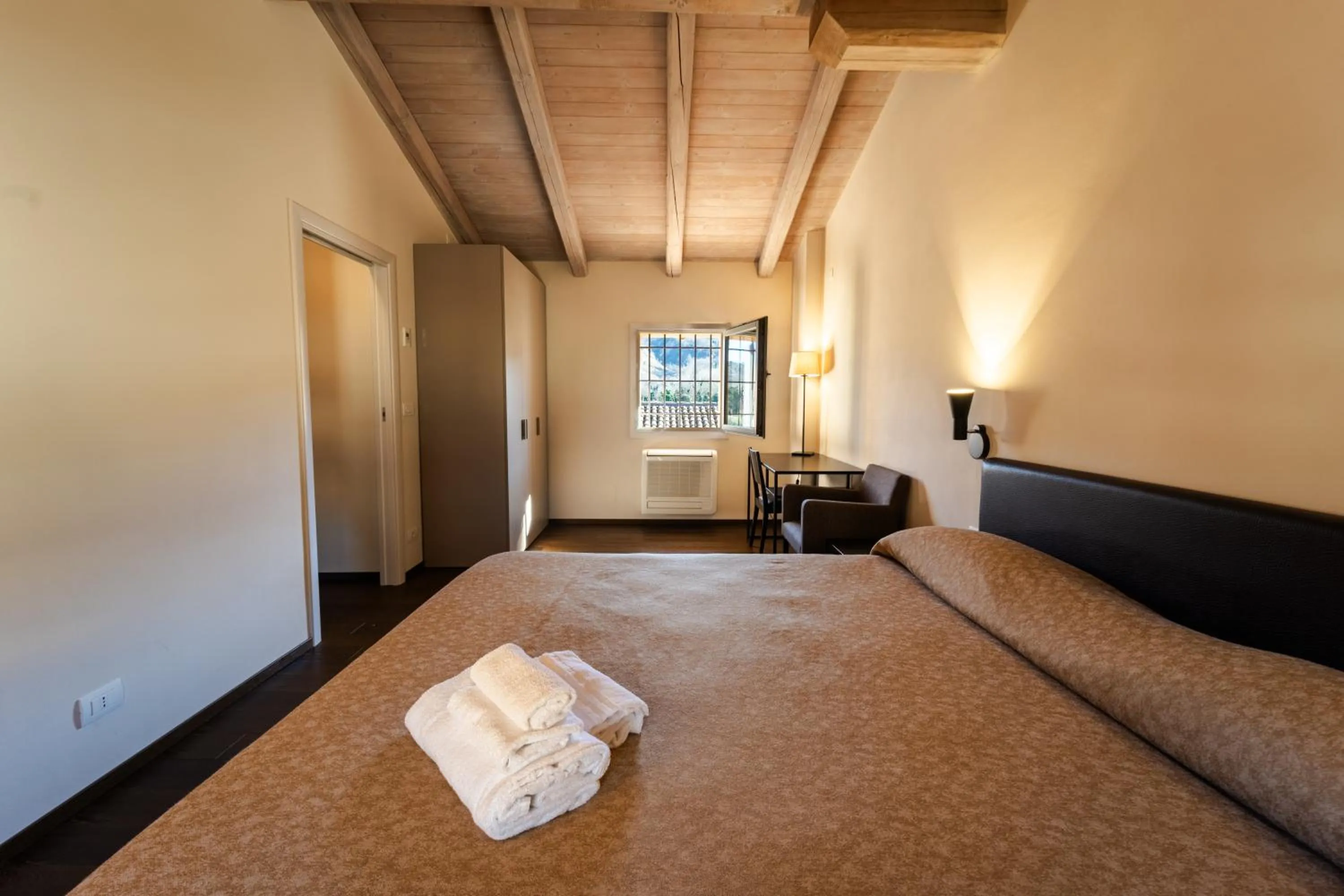 Bed in PALAZZO DE' ROSSI HOTEL