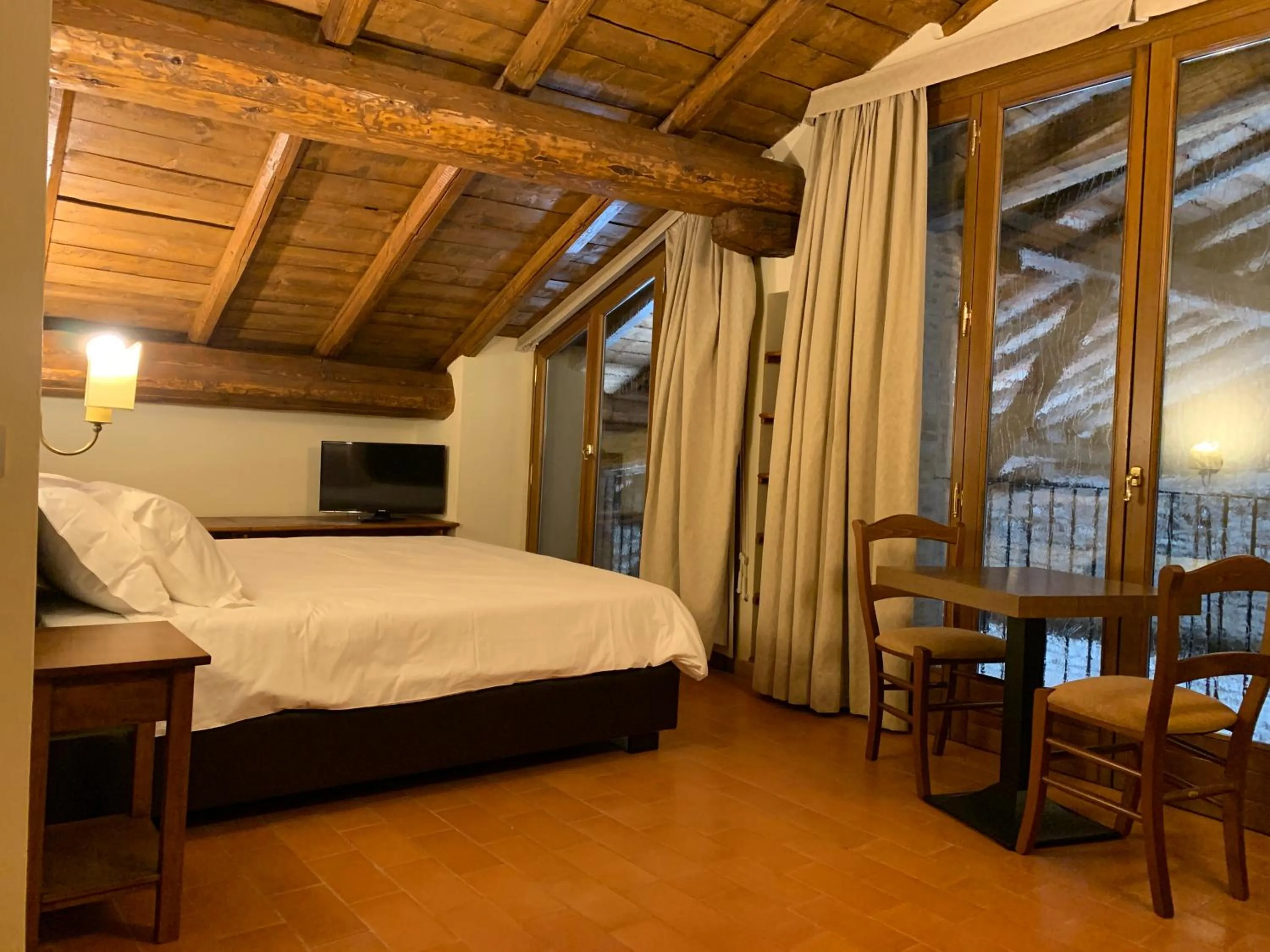 Bed in PALAZZO DE' ROSSI HOTEL