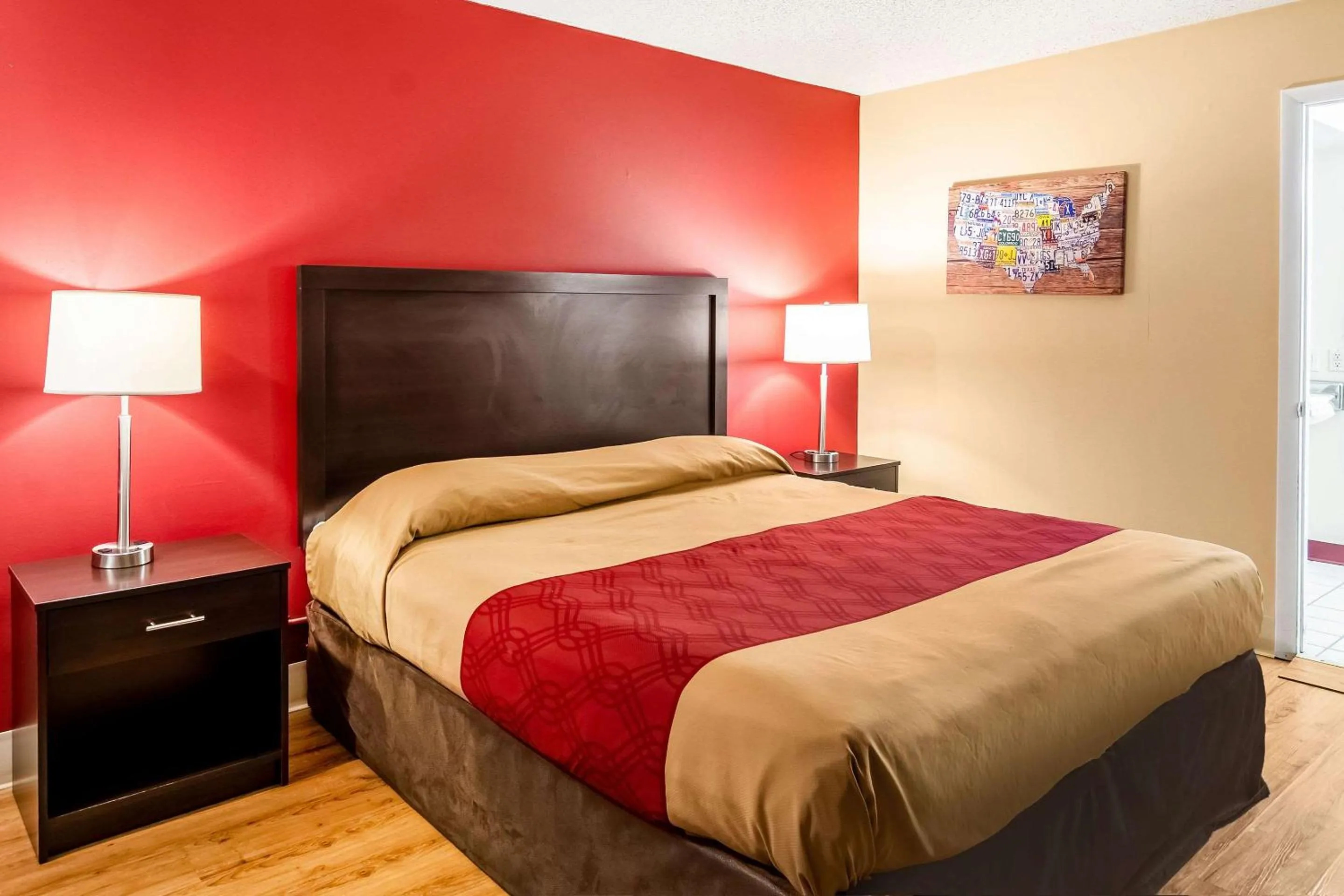 Photo of the whole room in Econo Lodge East Staunton