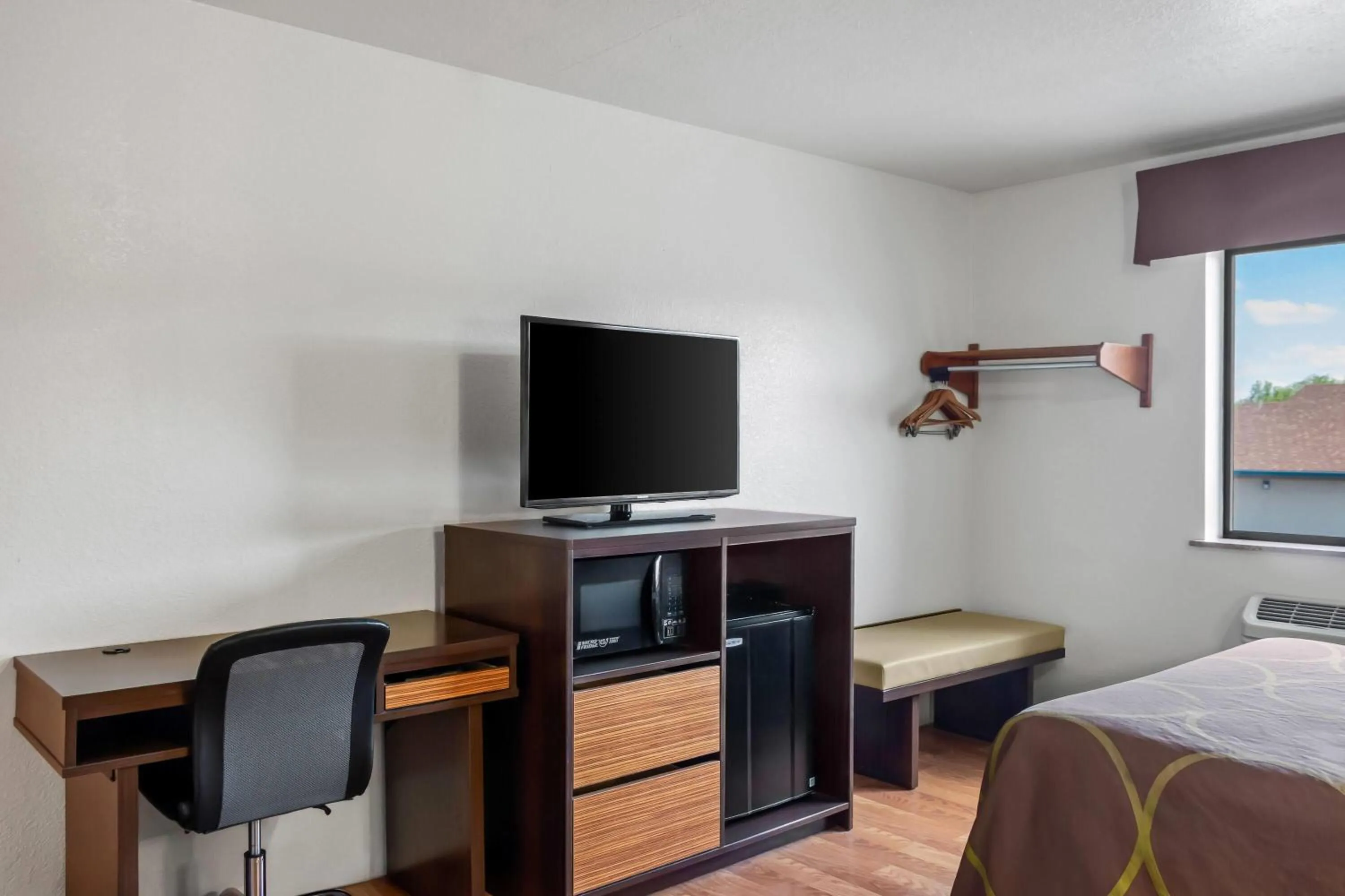 Bed in Super 8 by Wyndham Santa Rosa