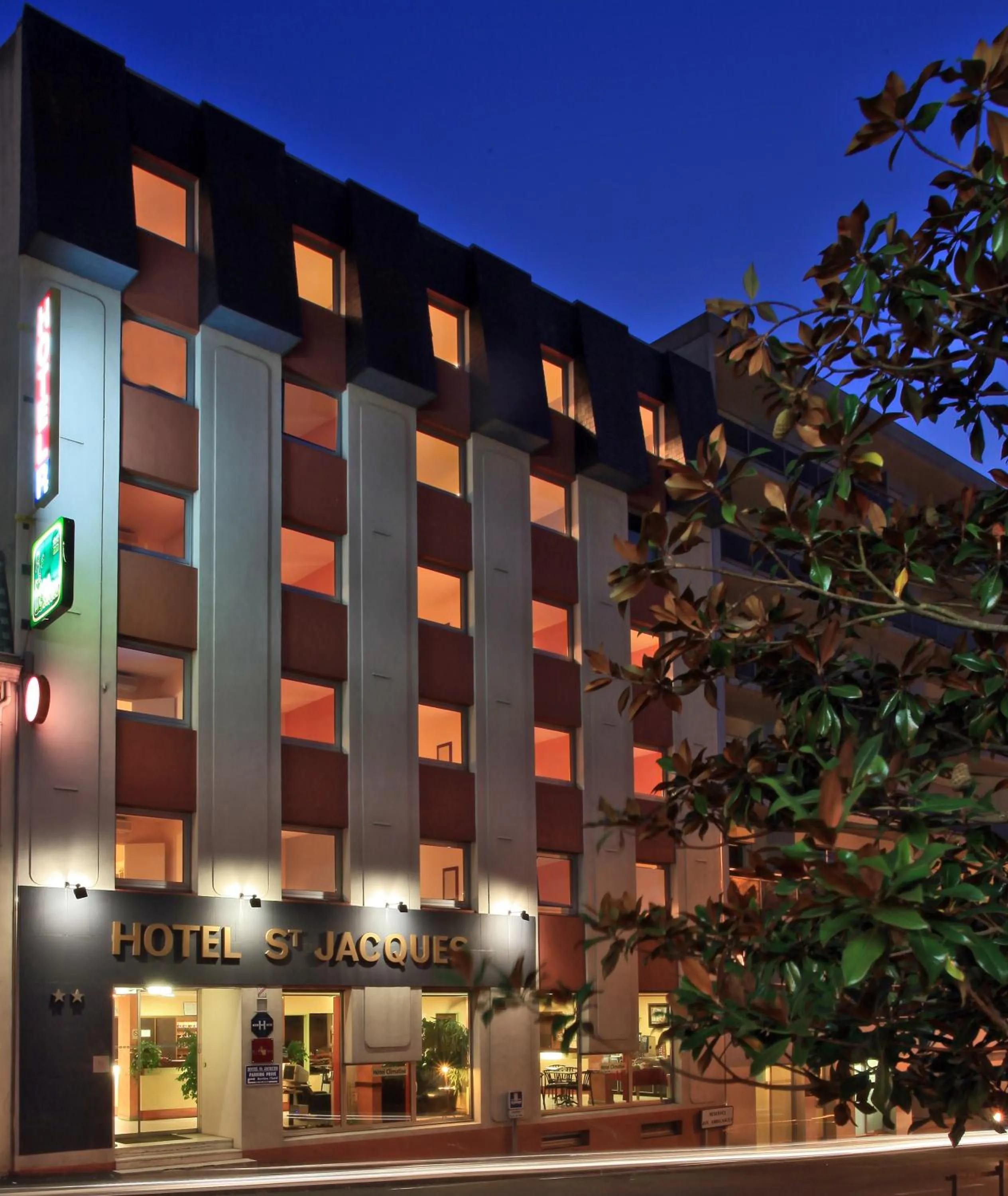 Property building in Hôtel Saint Jacques