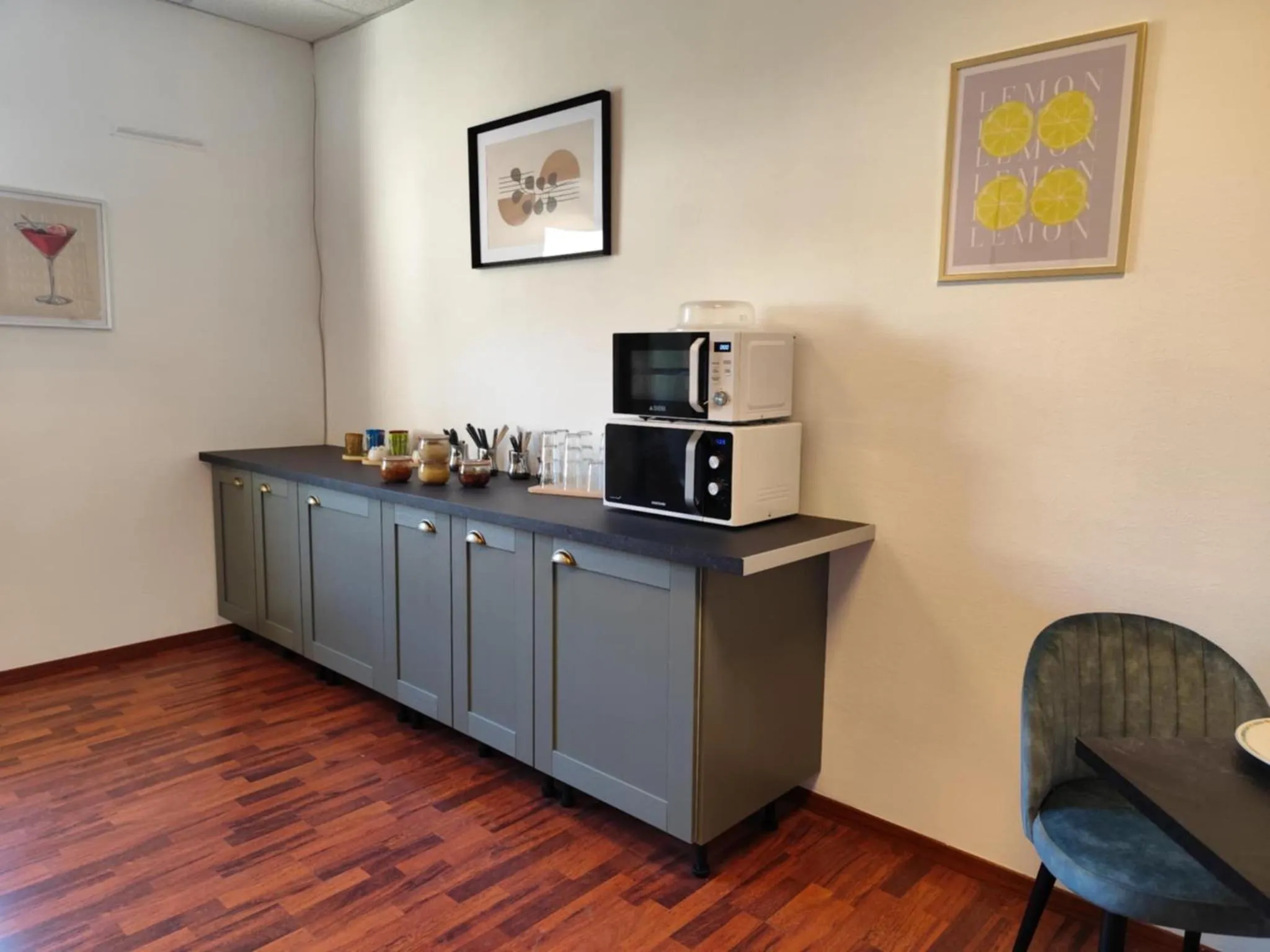 Communal kitchen in Hôtel Saint Jacques