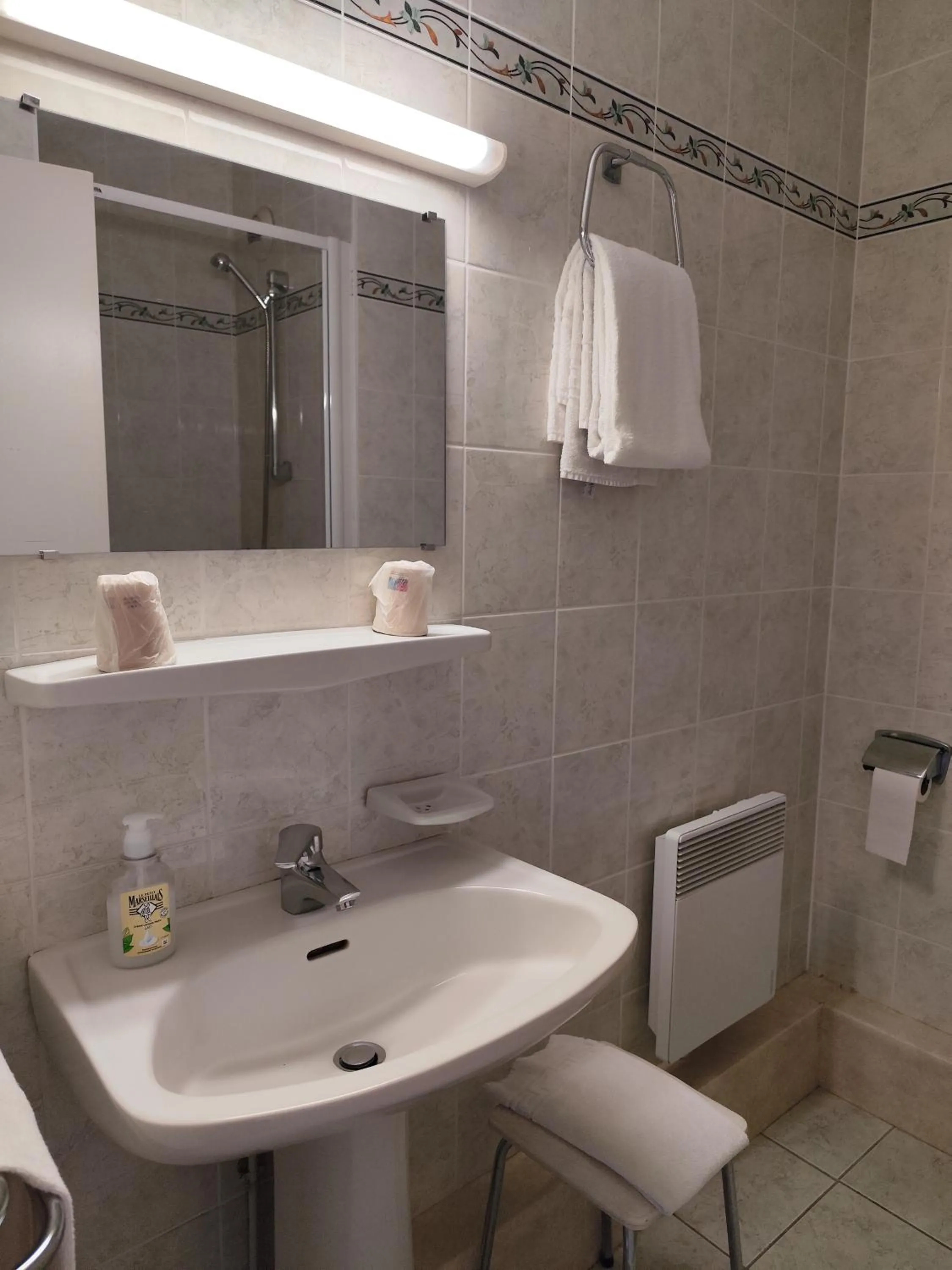 Bathroom in Hôtel Saint Jacques