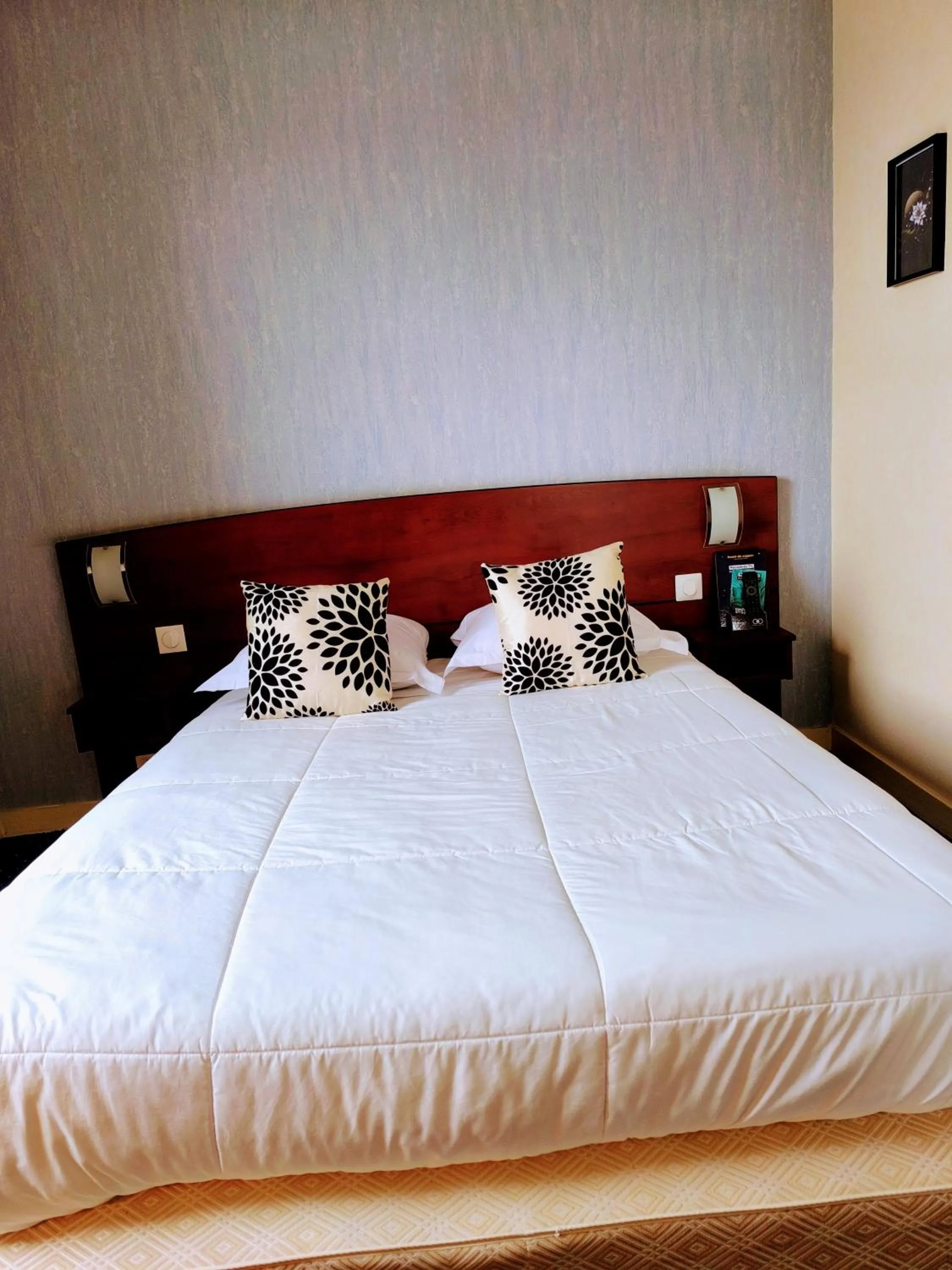 Bedroom, Bed in Hôtel Saint Jacques