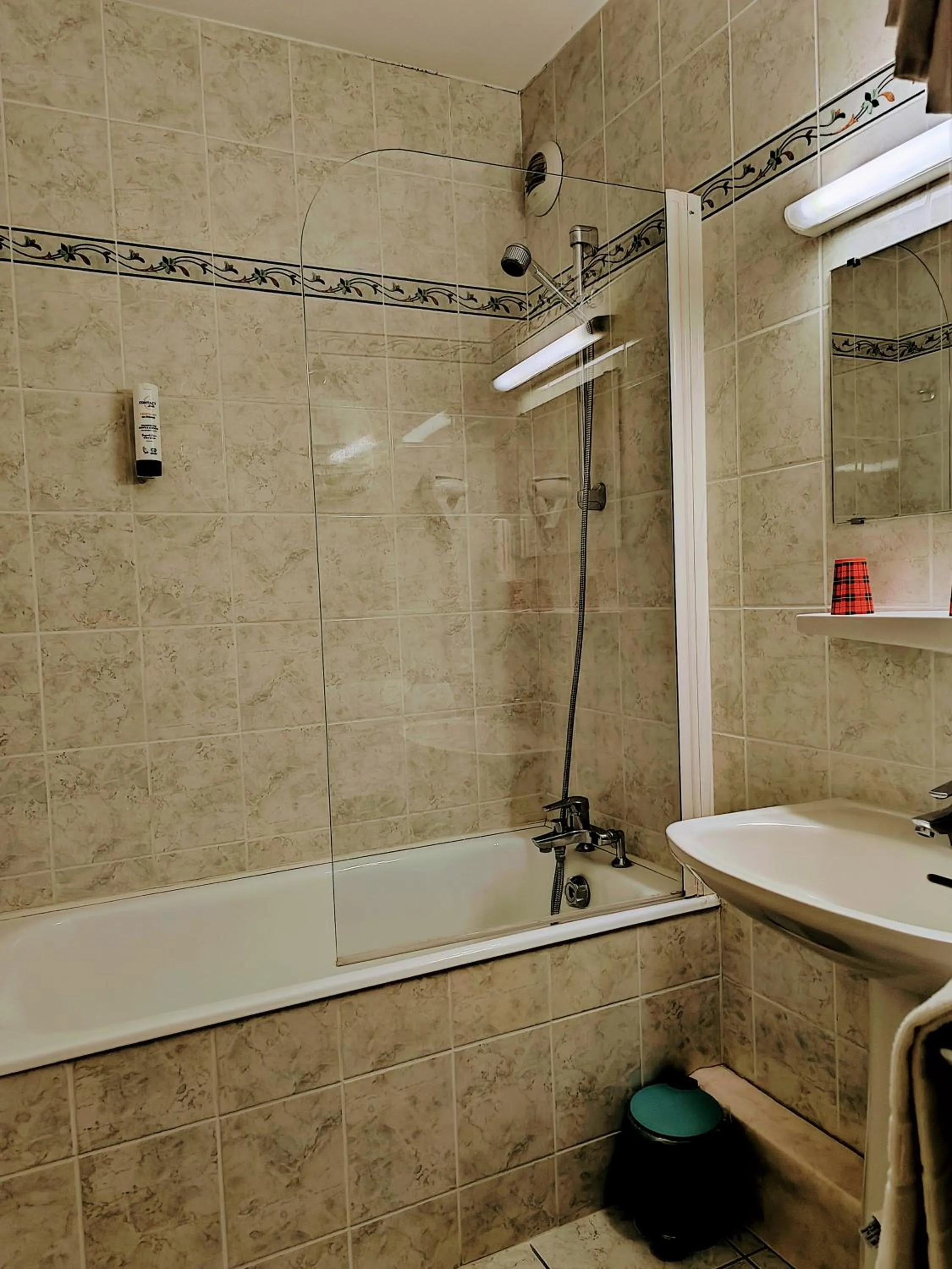 Bathroom in Hôtel Saint Jacques