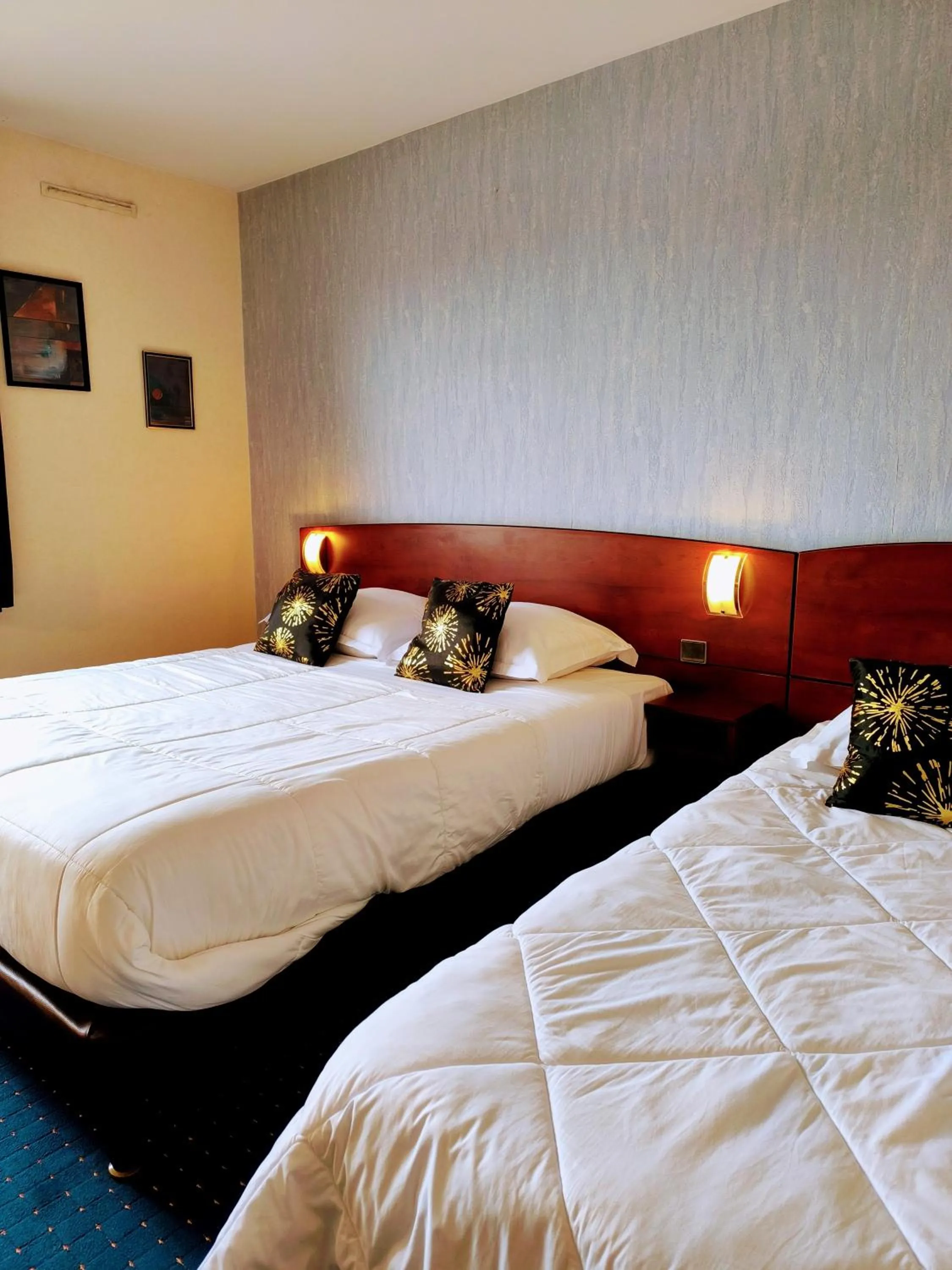 Bedroom, Bed in Hôtel Saint Jacques