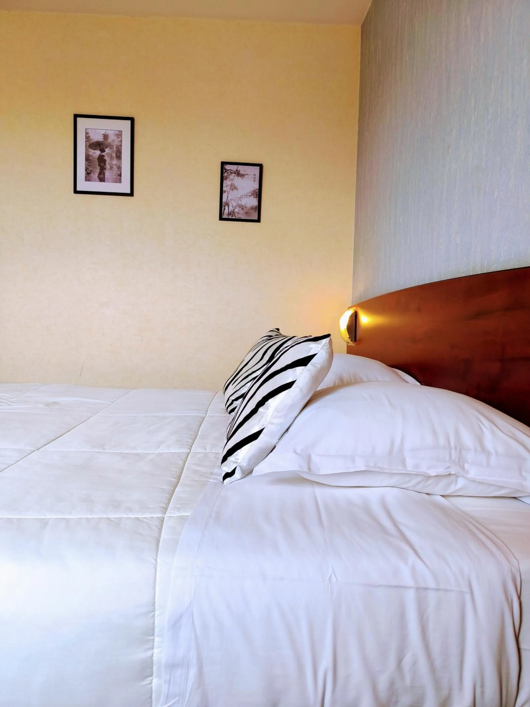 Bedroom, Bed in Hôtel Saint Jacques