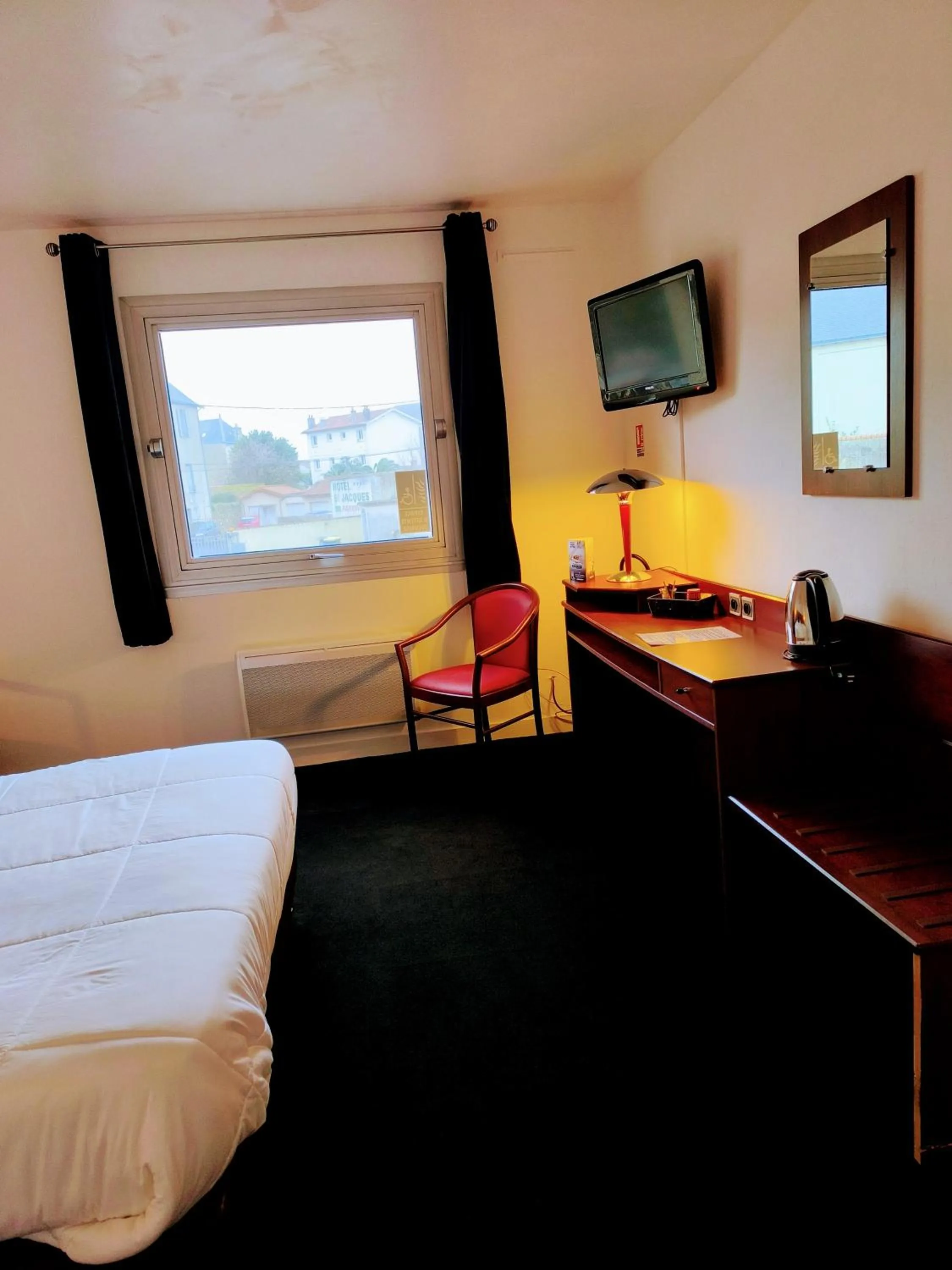 Bedroom, Bed in Hôtel Saint Jacques