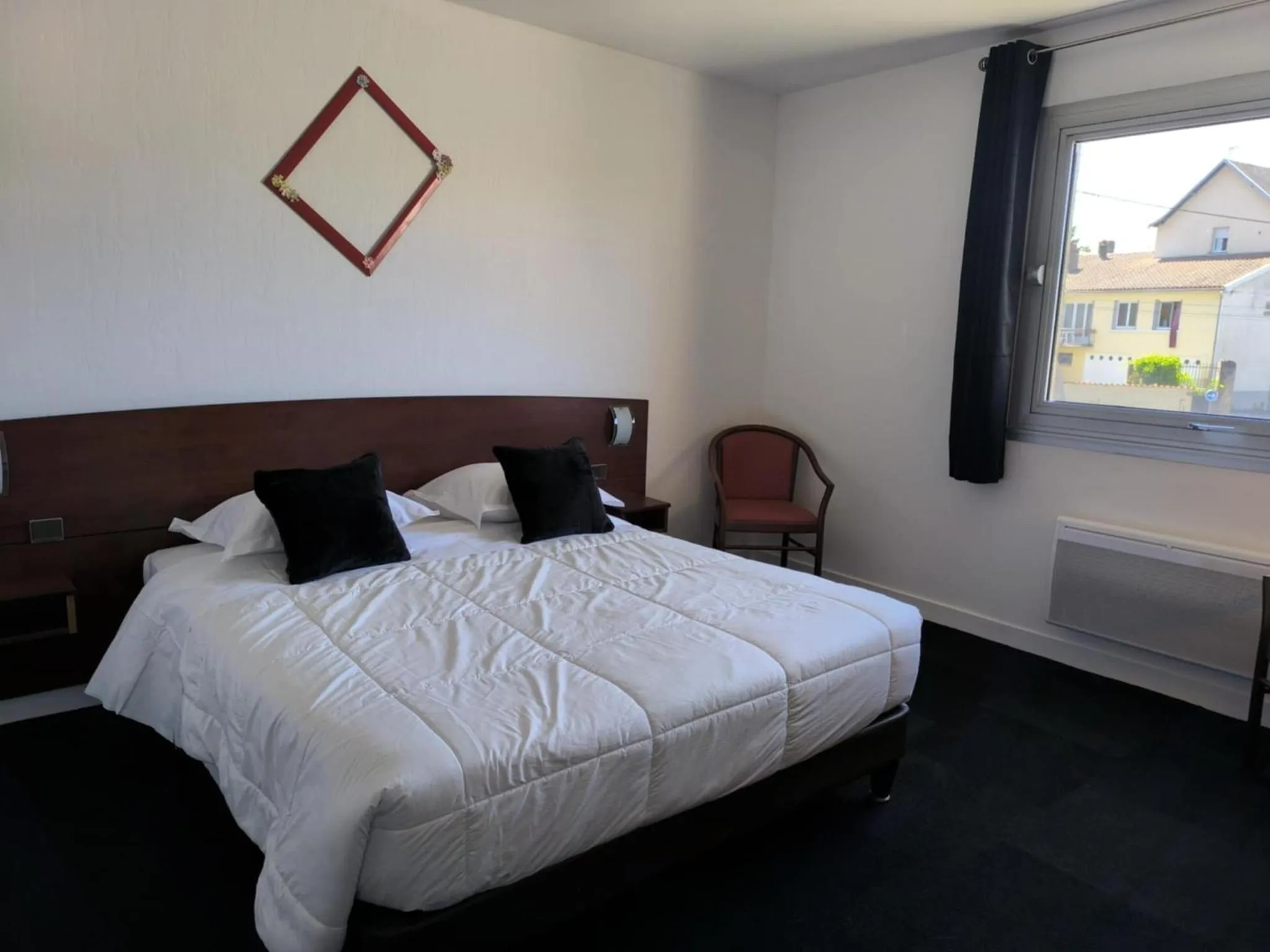 Bedroom, Bed in Hôtel Saint Jacques