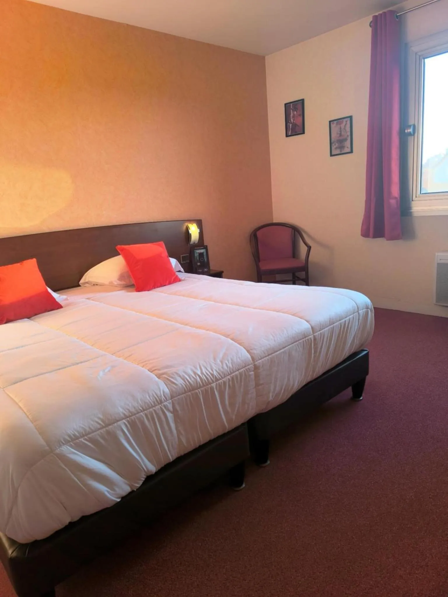 Bedroom, Bed in Hôtel Saint Jacques