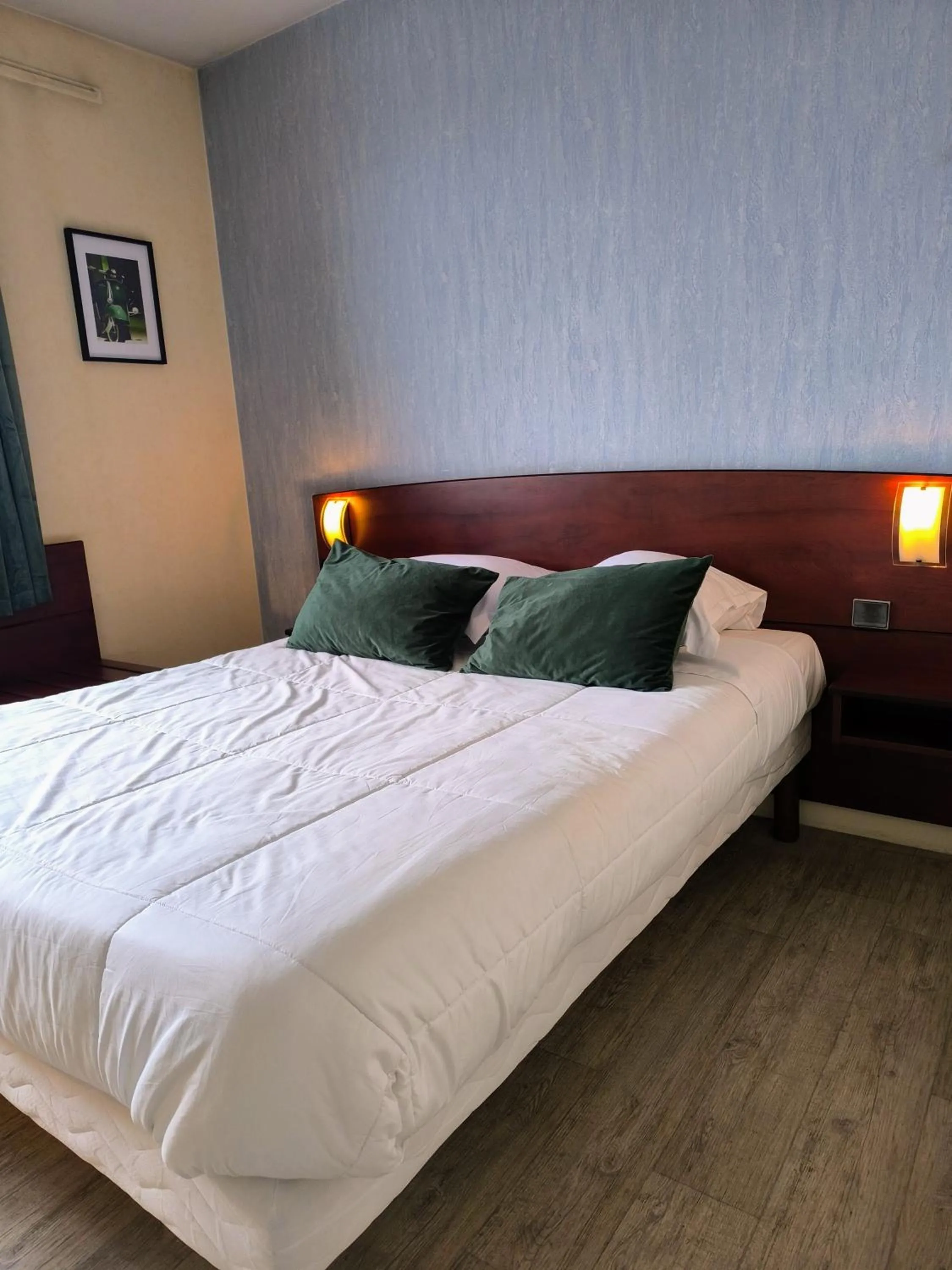 Bedroom, Bed in Hôtel Saint Jacques