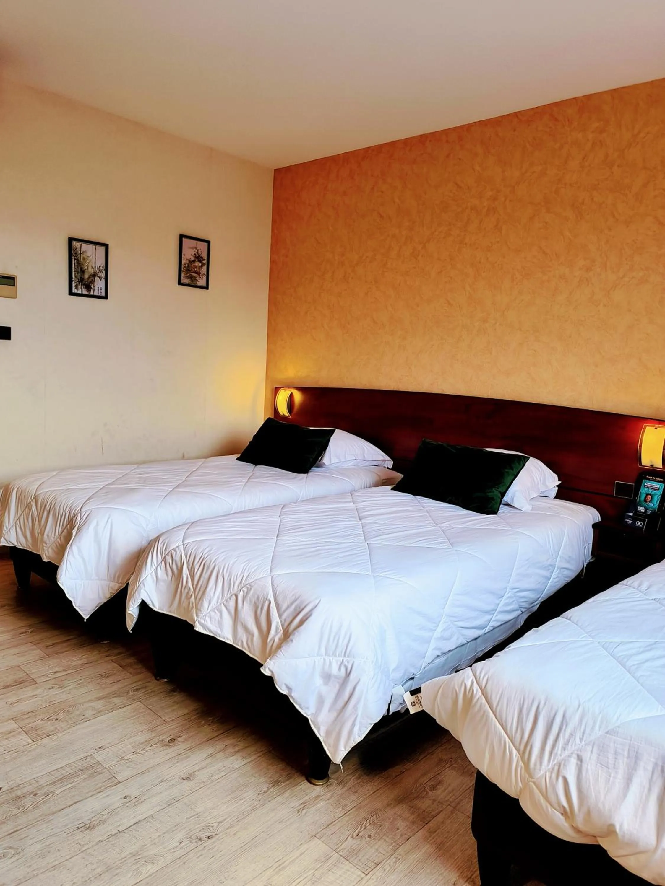 Bedroom, Bed in Hôtel Saint Jacques