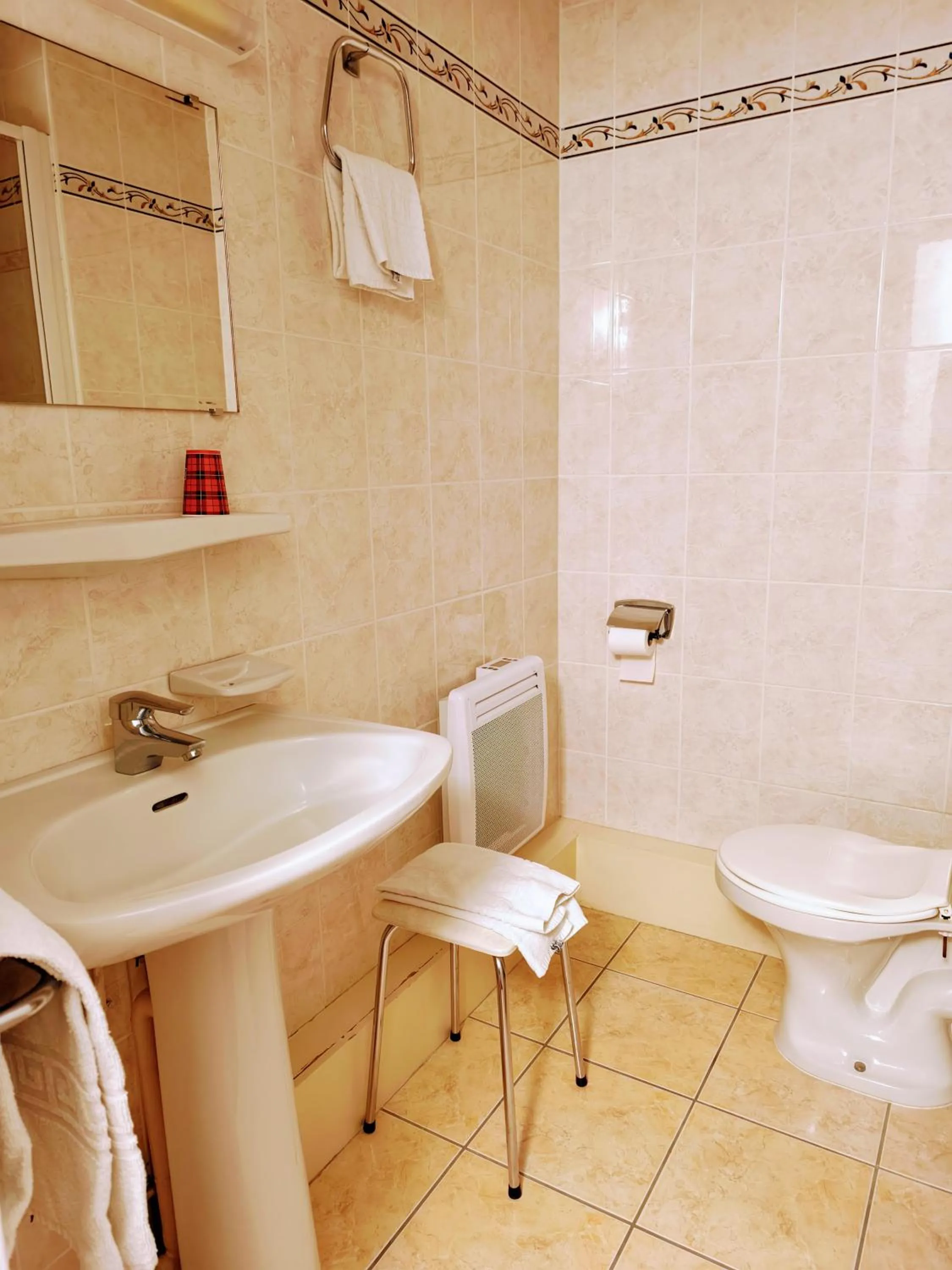 Bathroom in Hôtel Saint Jacques