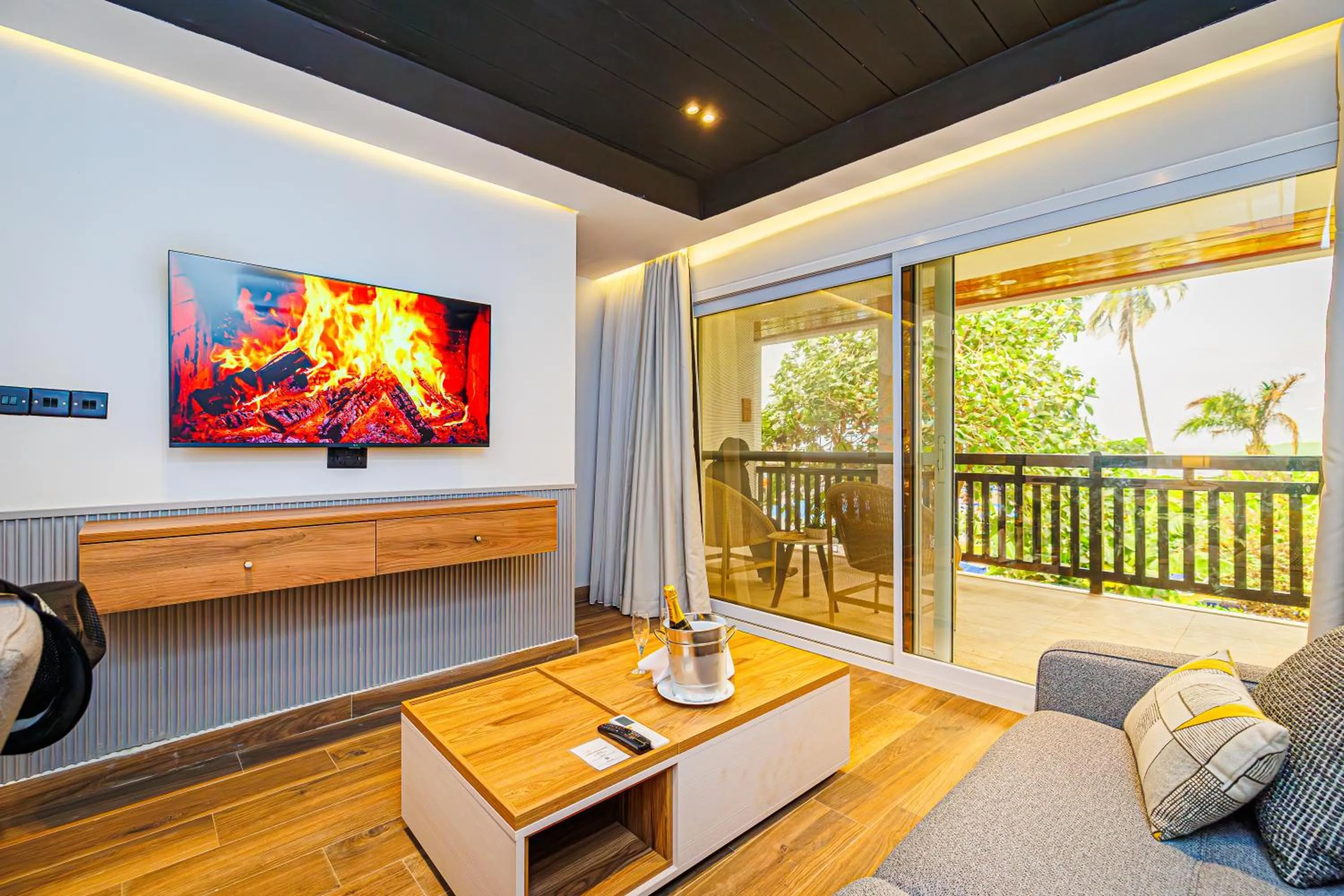 TV and multimedia in Sunset Beach Hotel