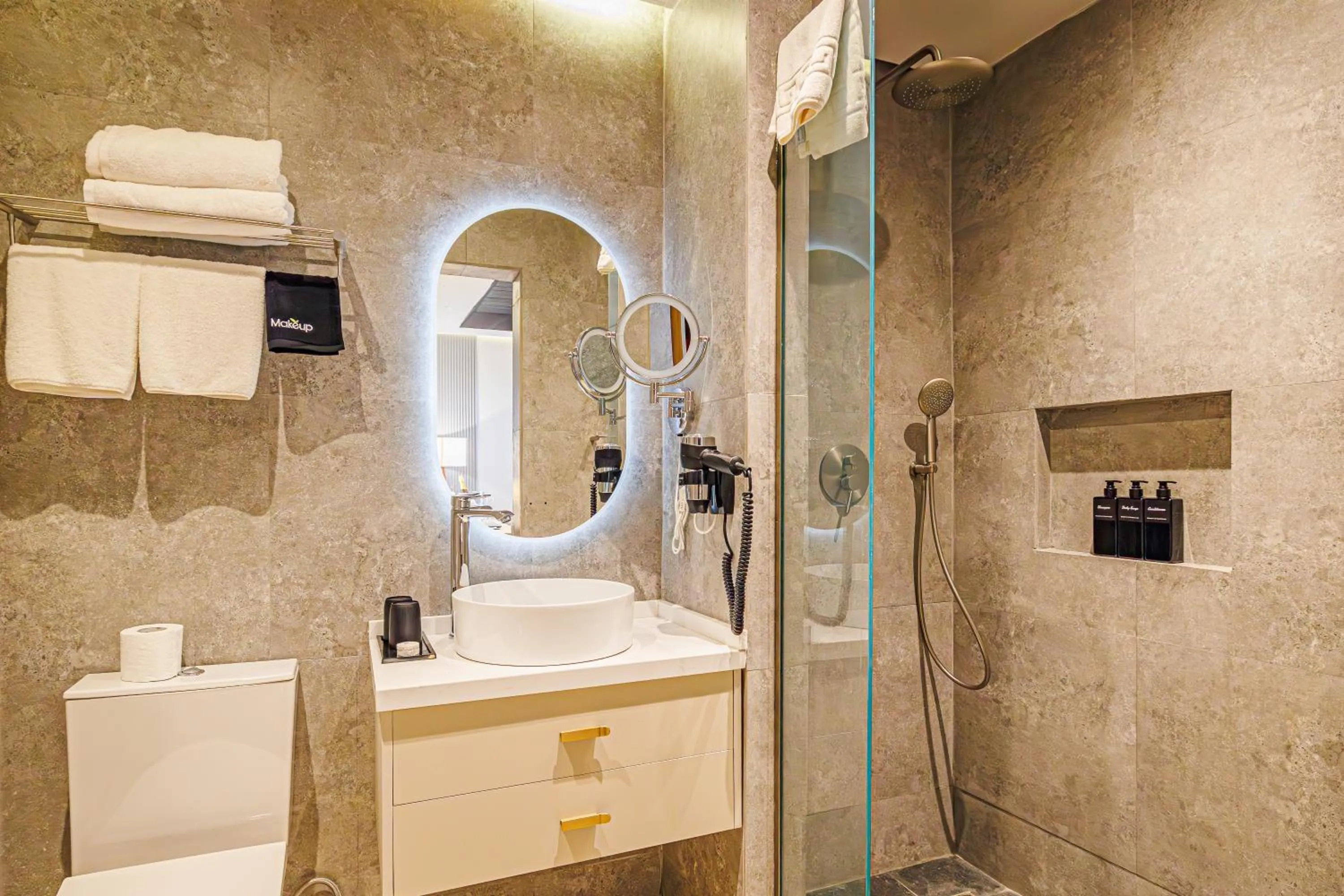 Shower in Sunset Beach Hotel