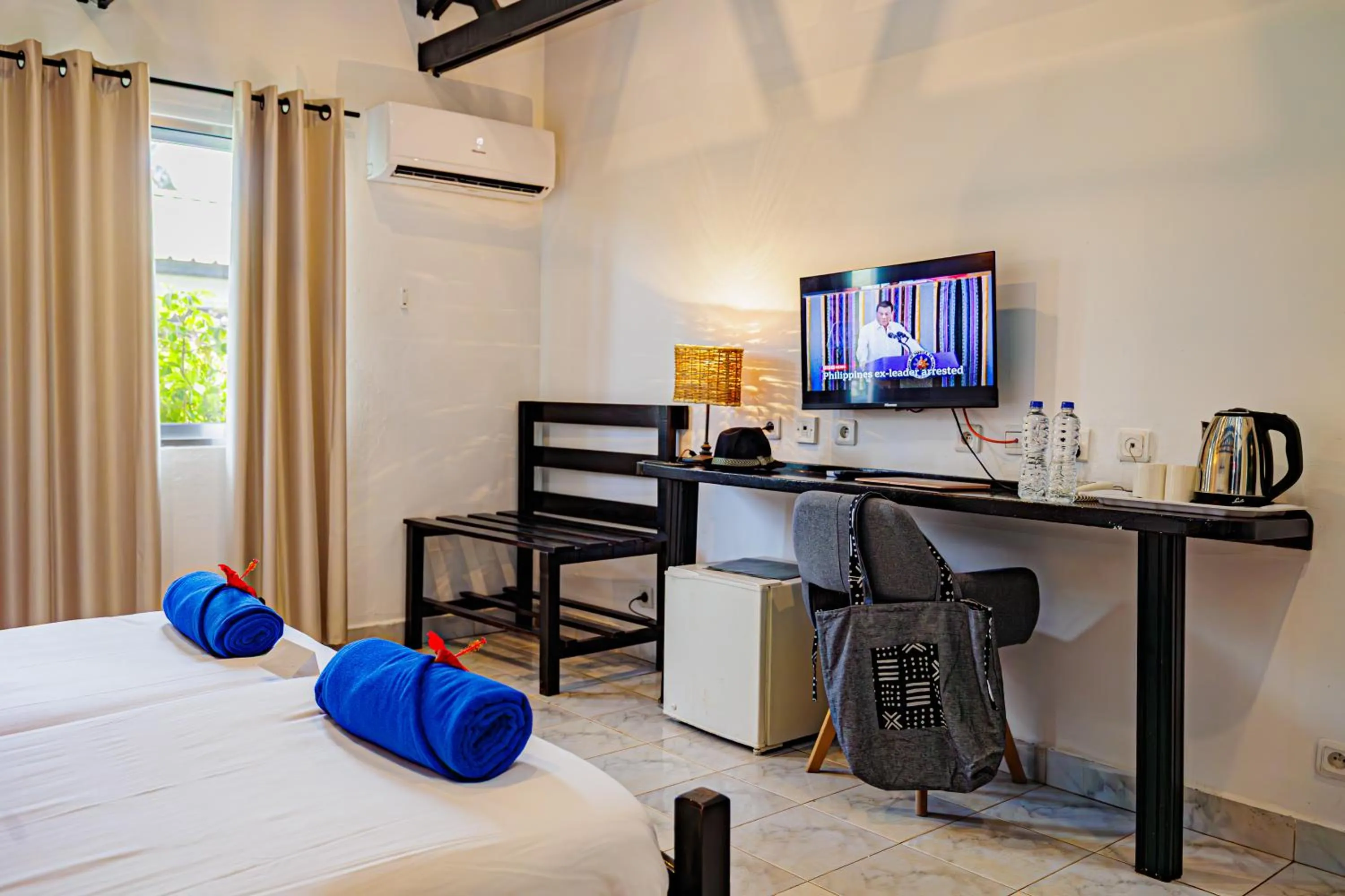 Bedroom, Bed in Sunset Beach Hotel