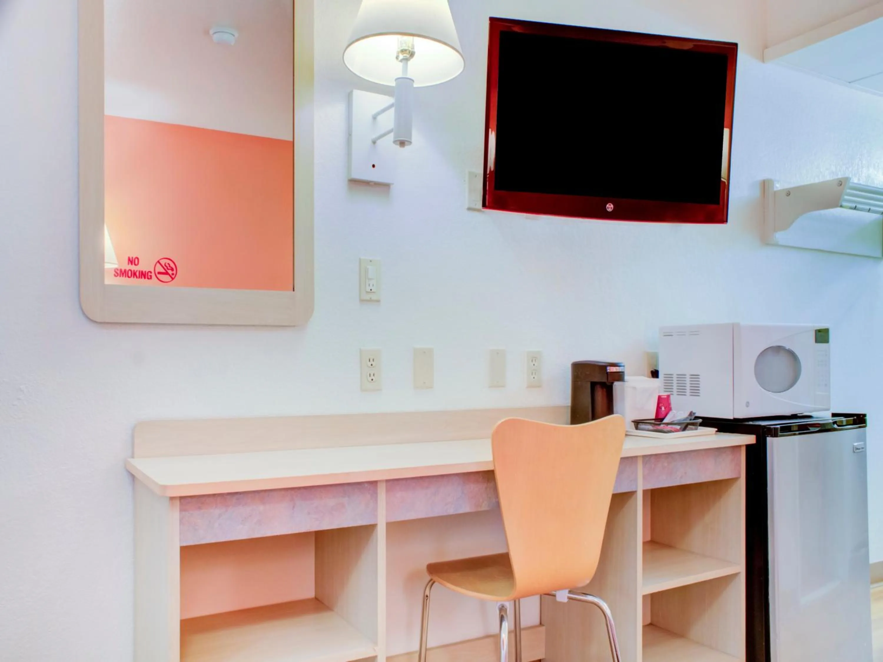 TV and multimedia in Travelodge by Wyndham Miles City