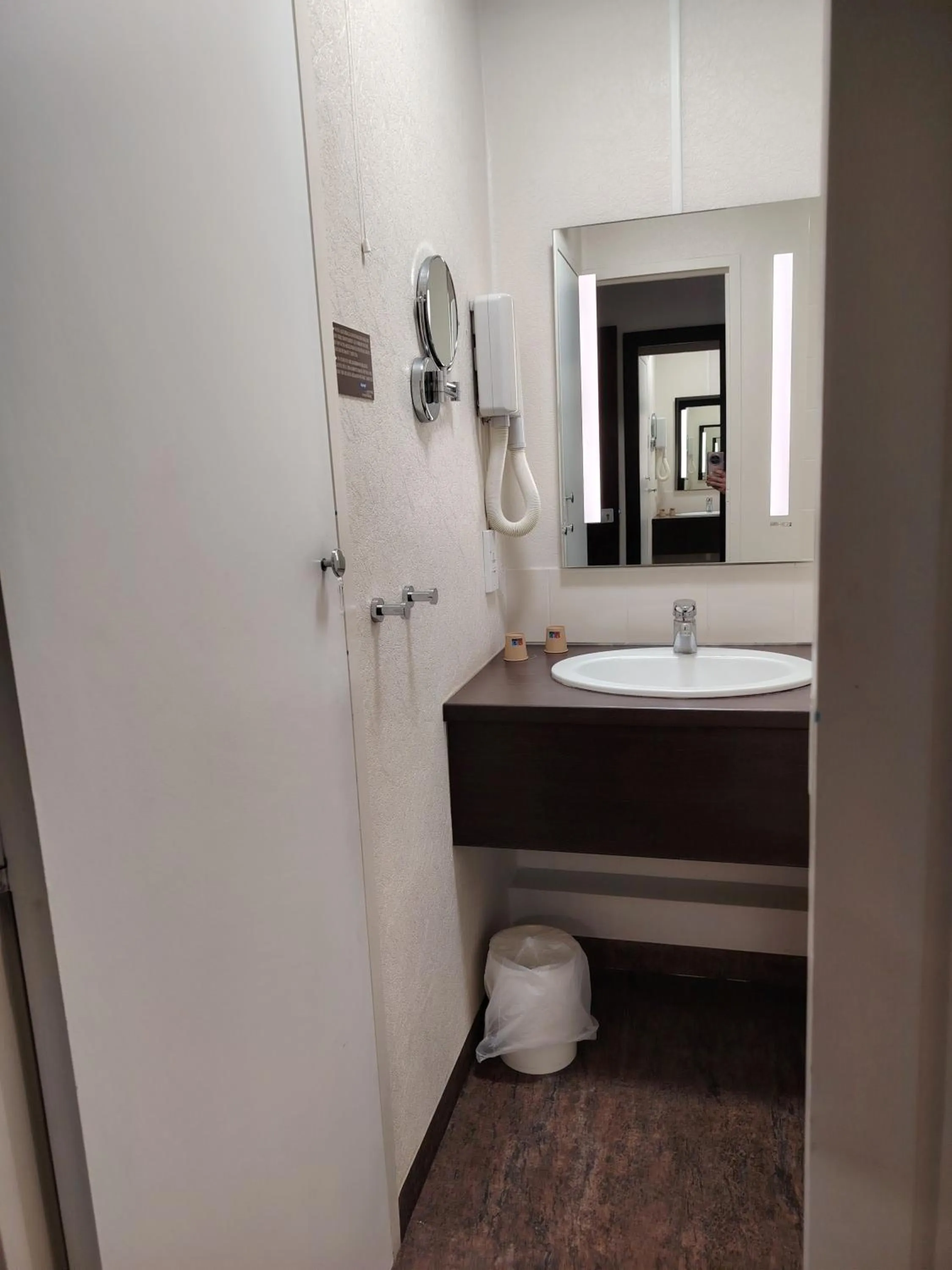 Toilet in Kyriad Laon