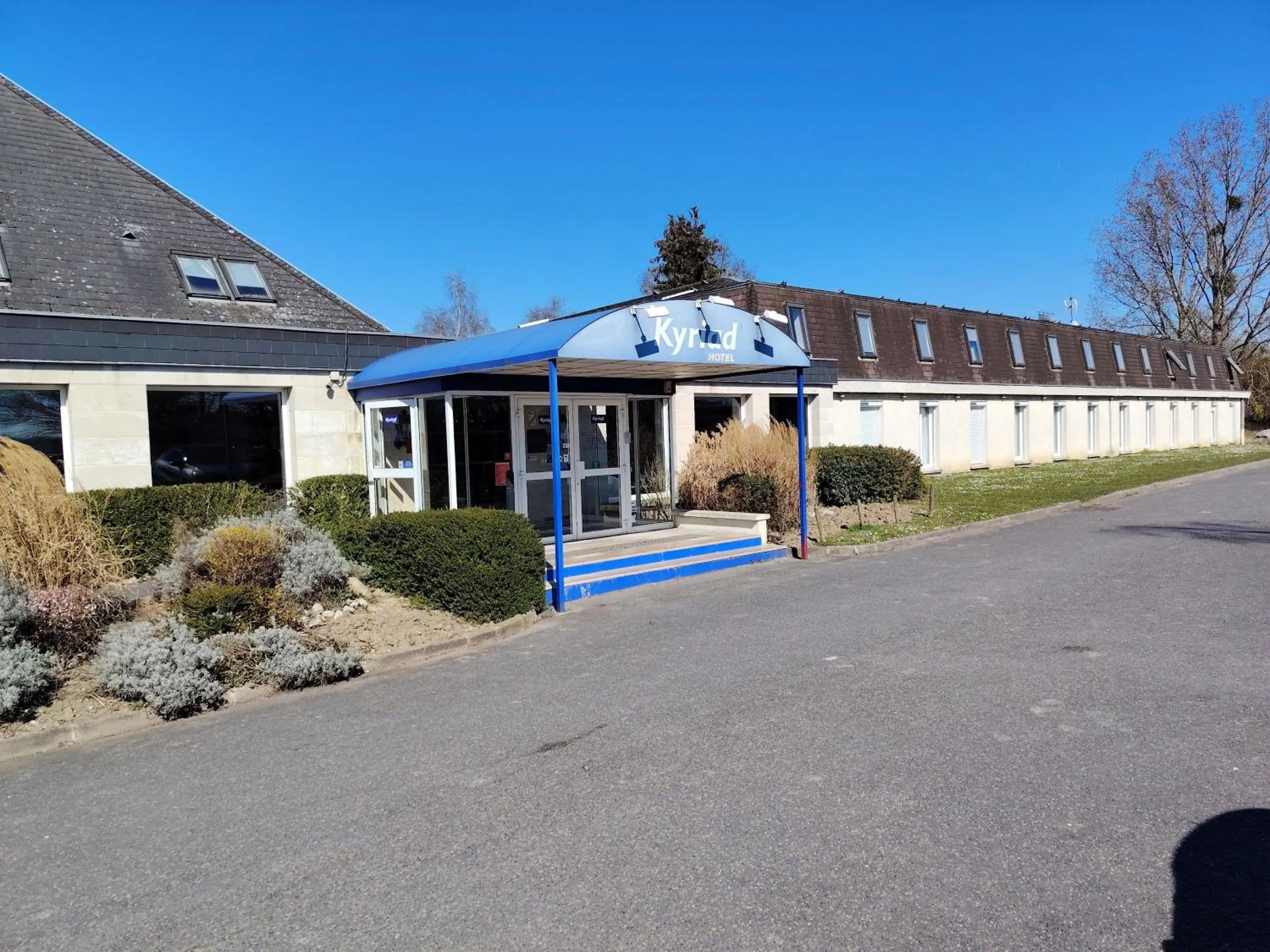 Property building in Kyriad Laon