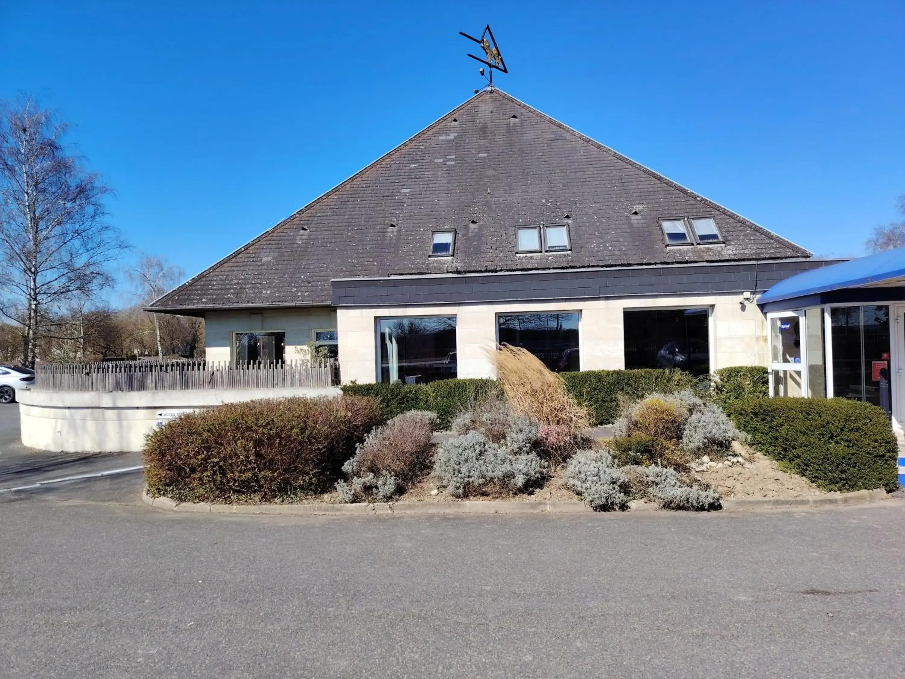 Property building in Kyriad Laon Property building in Kyriad Laon