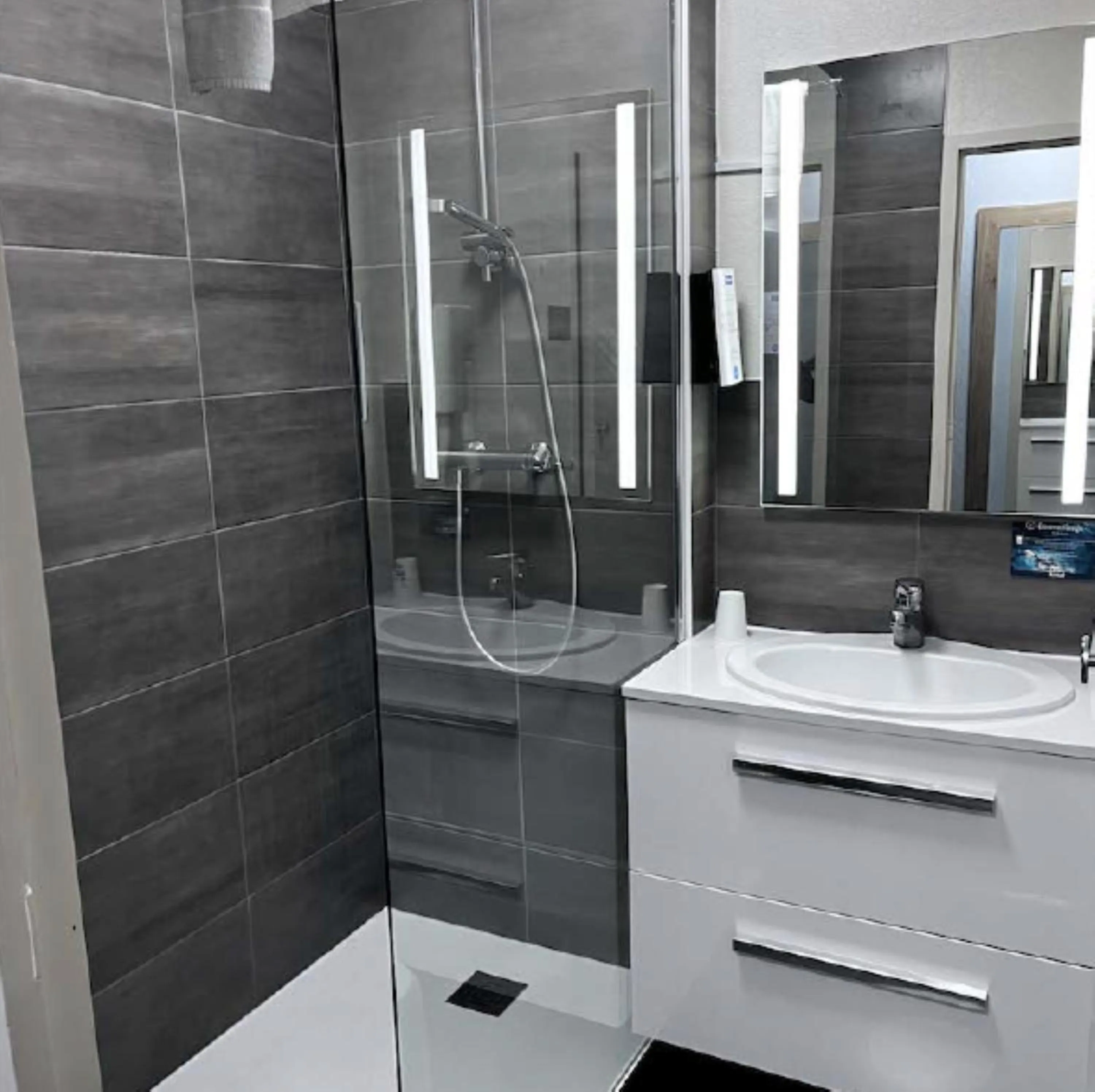 Bathroom in Kyriad Laon