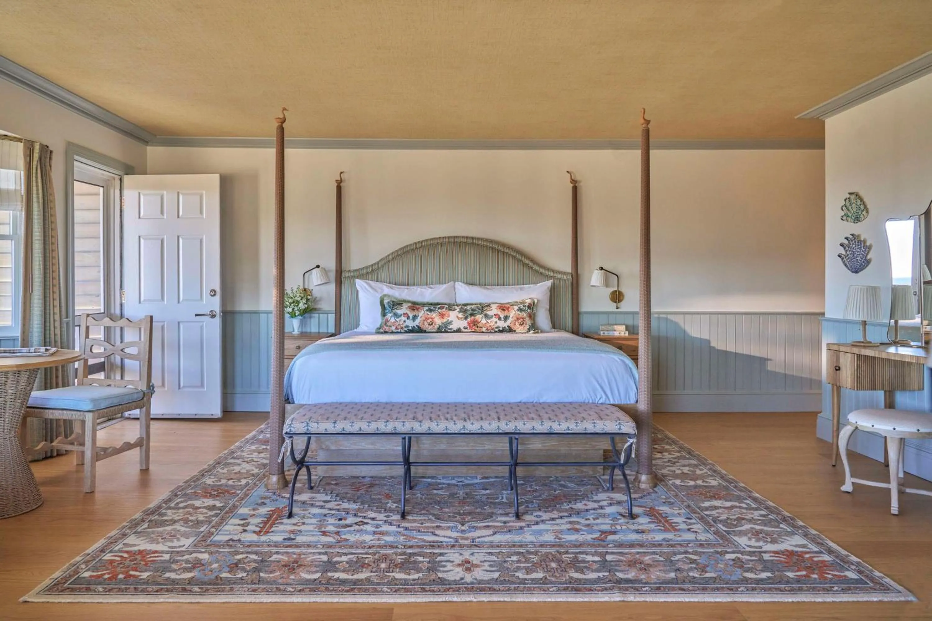 Photo of the whole room, Bed in The Sanderling