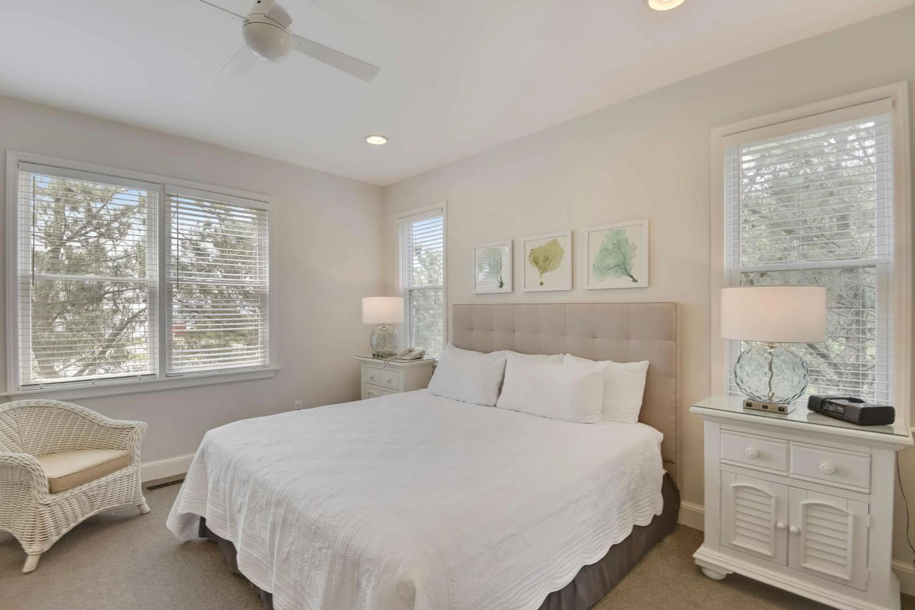 Photo of the whole room, Bed in The Sanderling