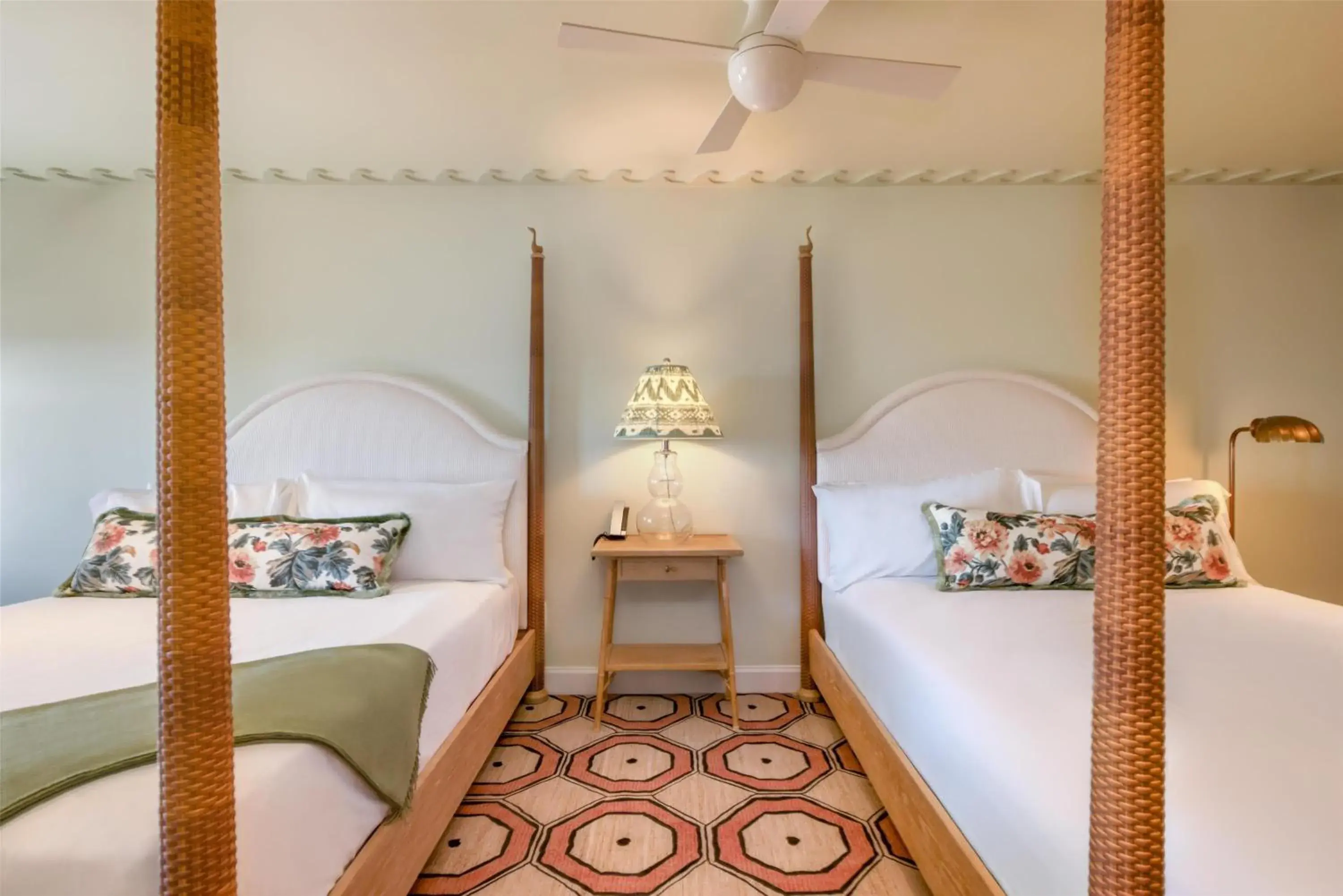 Ocean Two Queen in The Sanderling Ocean Two Queen in The Sanderling