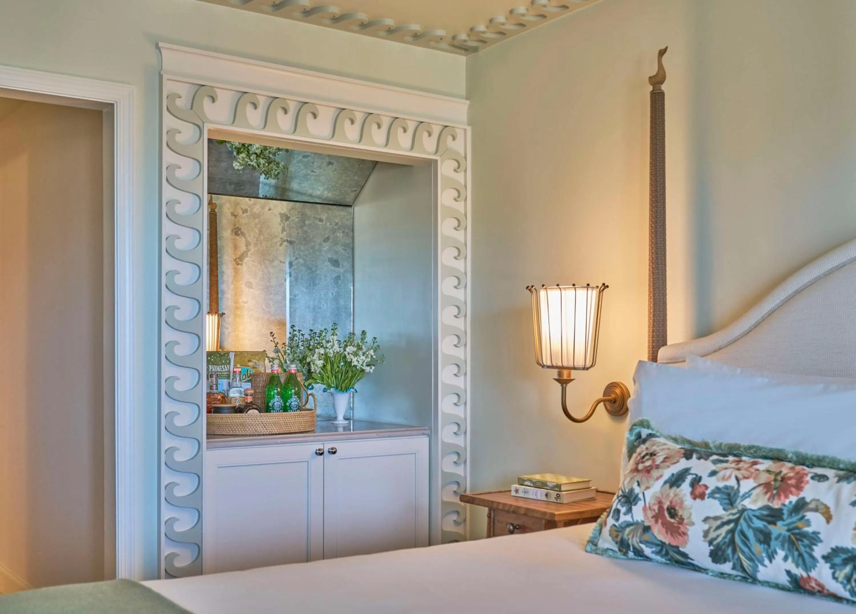 Photo of the whole room, Bed in The Sanderling