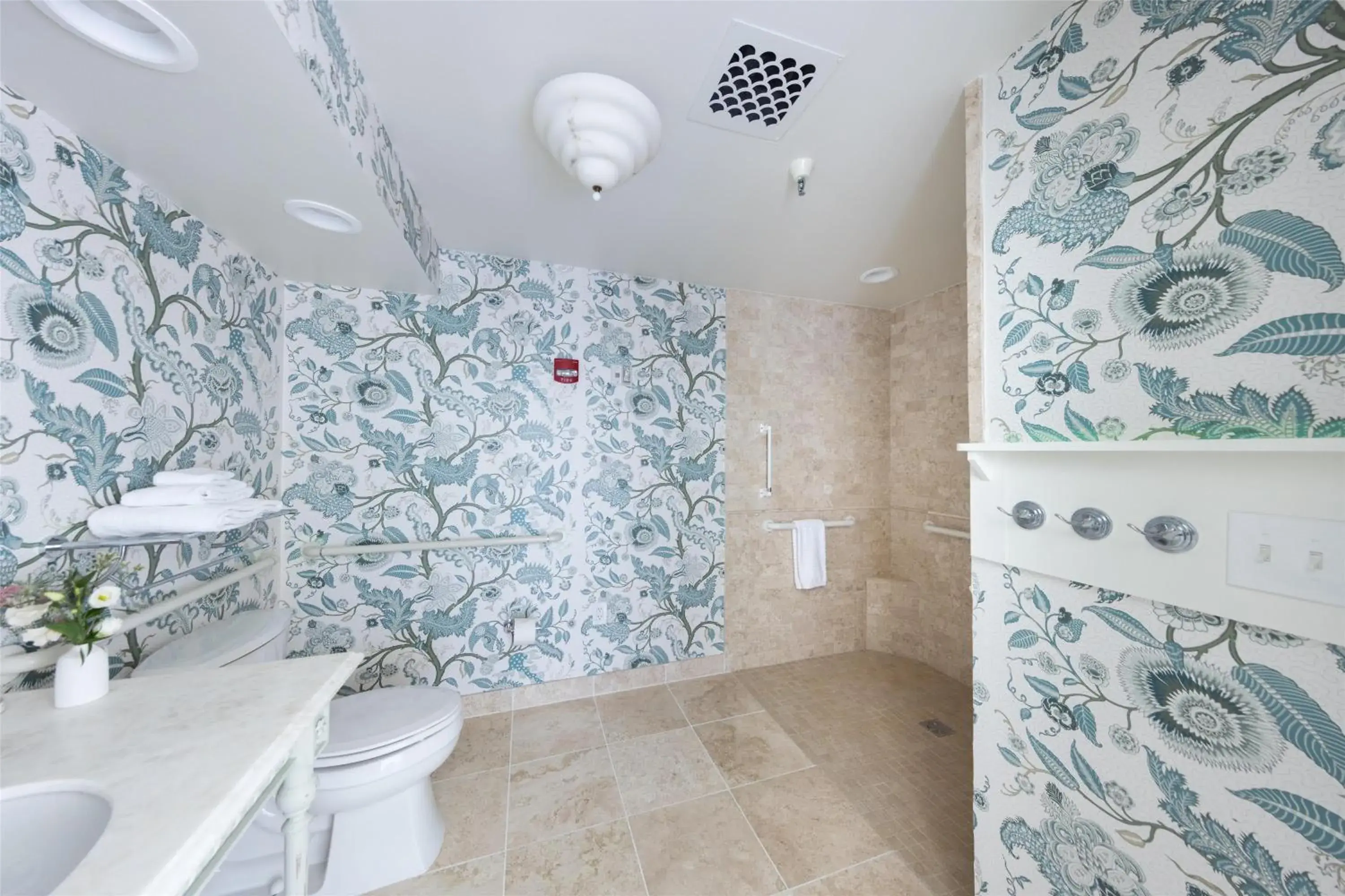 Accessible King in The Sanderling Accessible King in The Sanderling