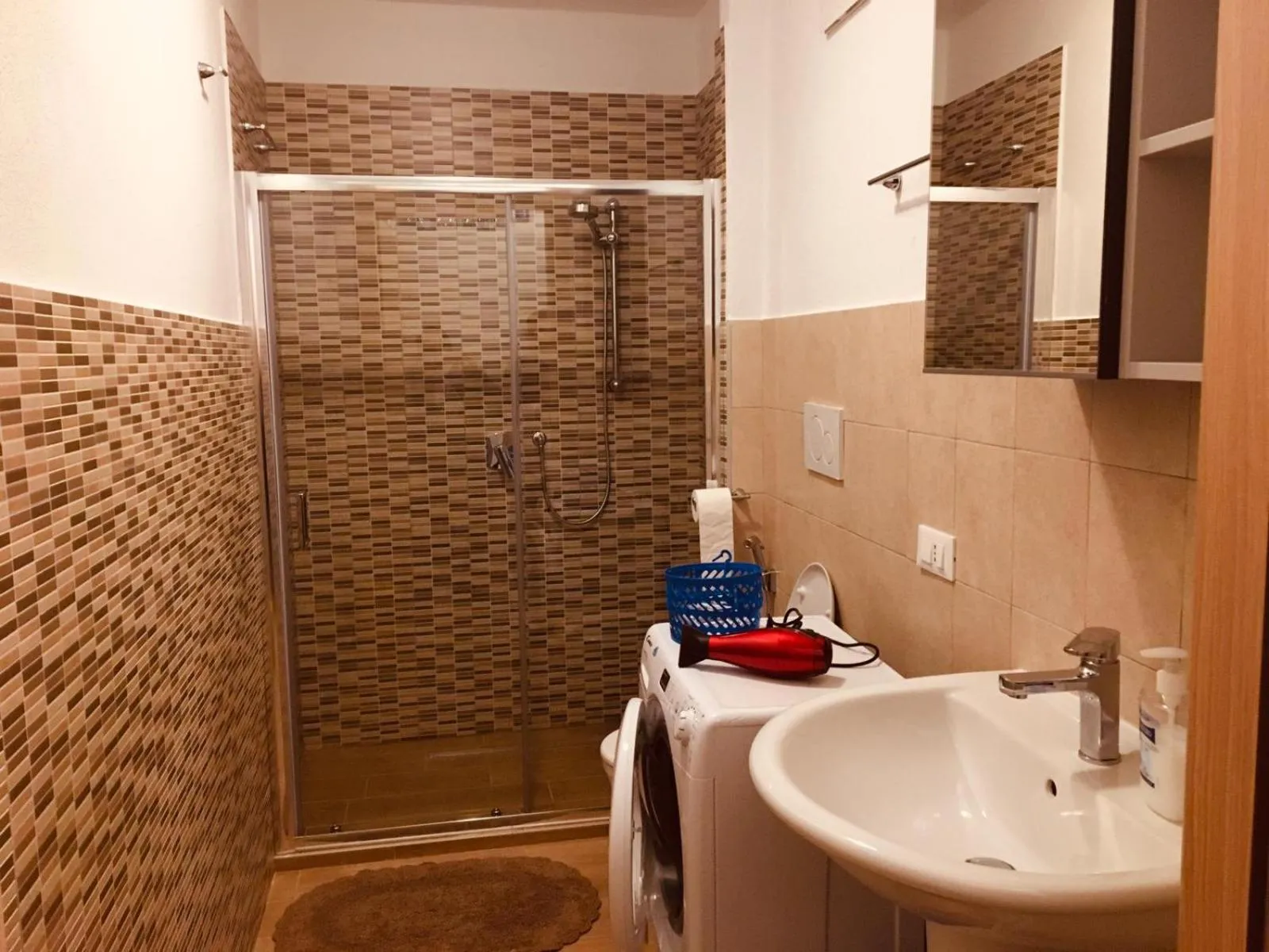 Bathroom in CAV Mameli