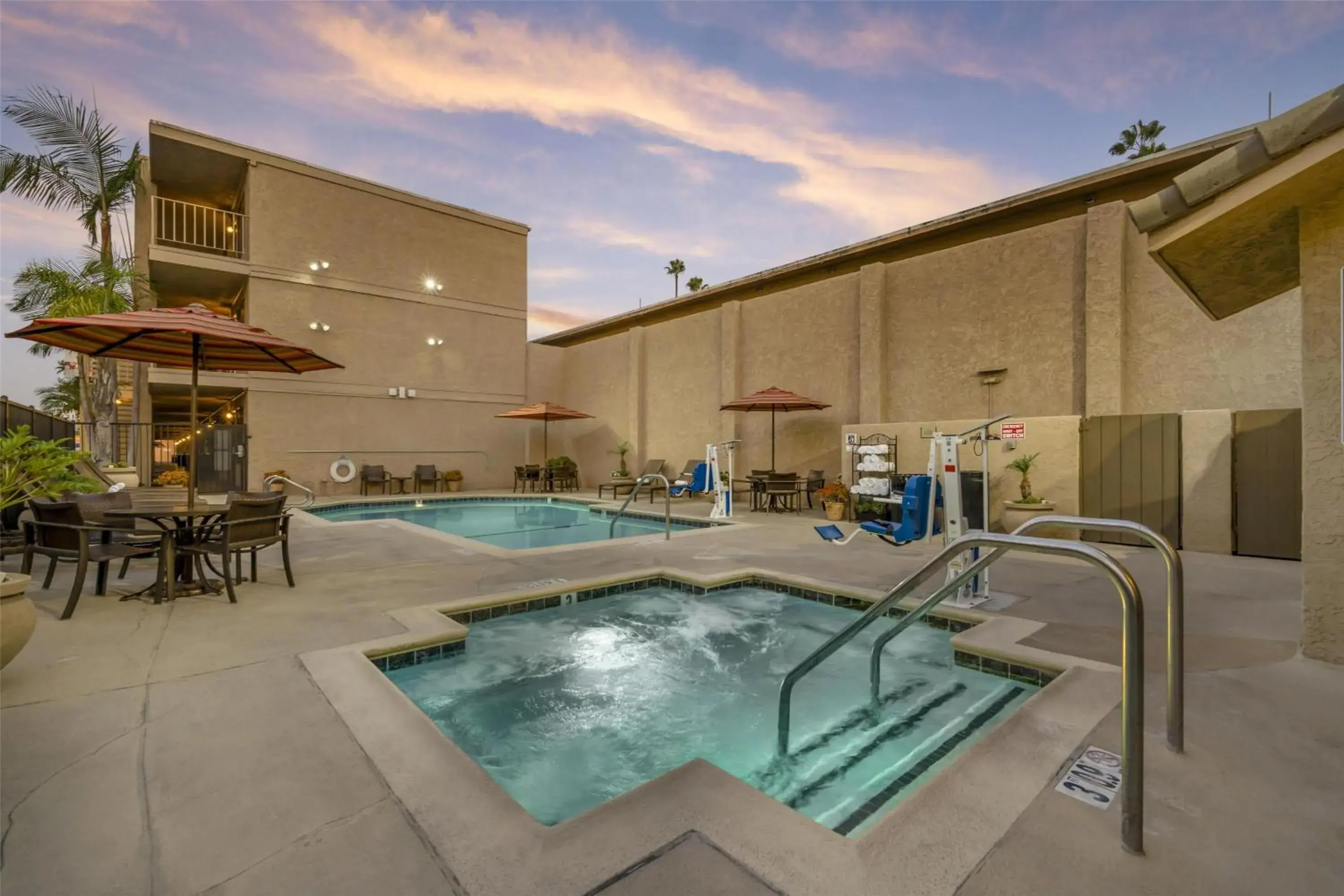 Pool view in Best Western Plus Anaheim Inn Pool view in Best Western Plus Anaheim Inn