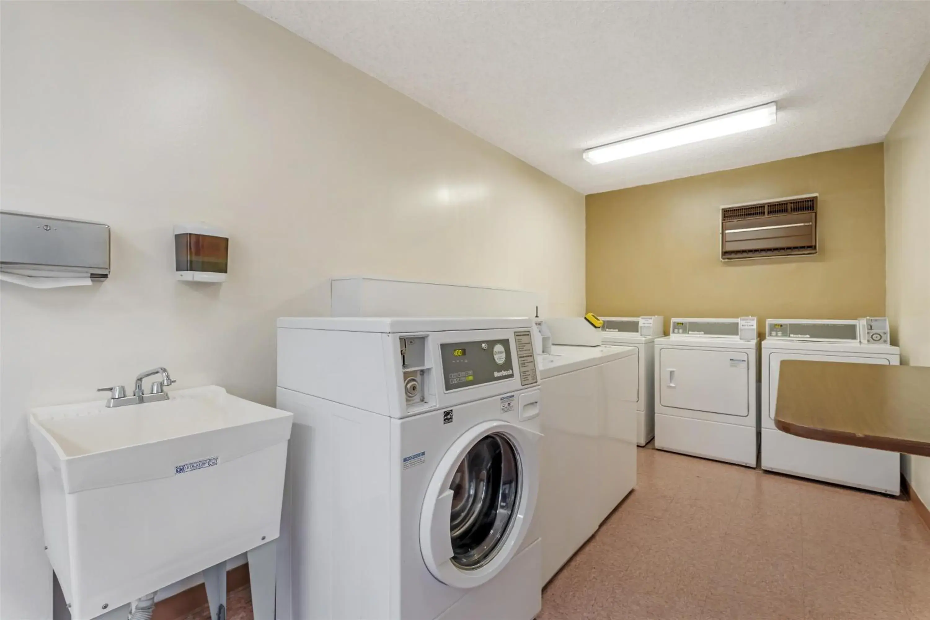 Property building in Best Western Plus Anaheim Inn Property building in Best Western Plus Anaheim Inn