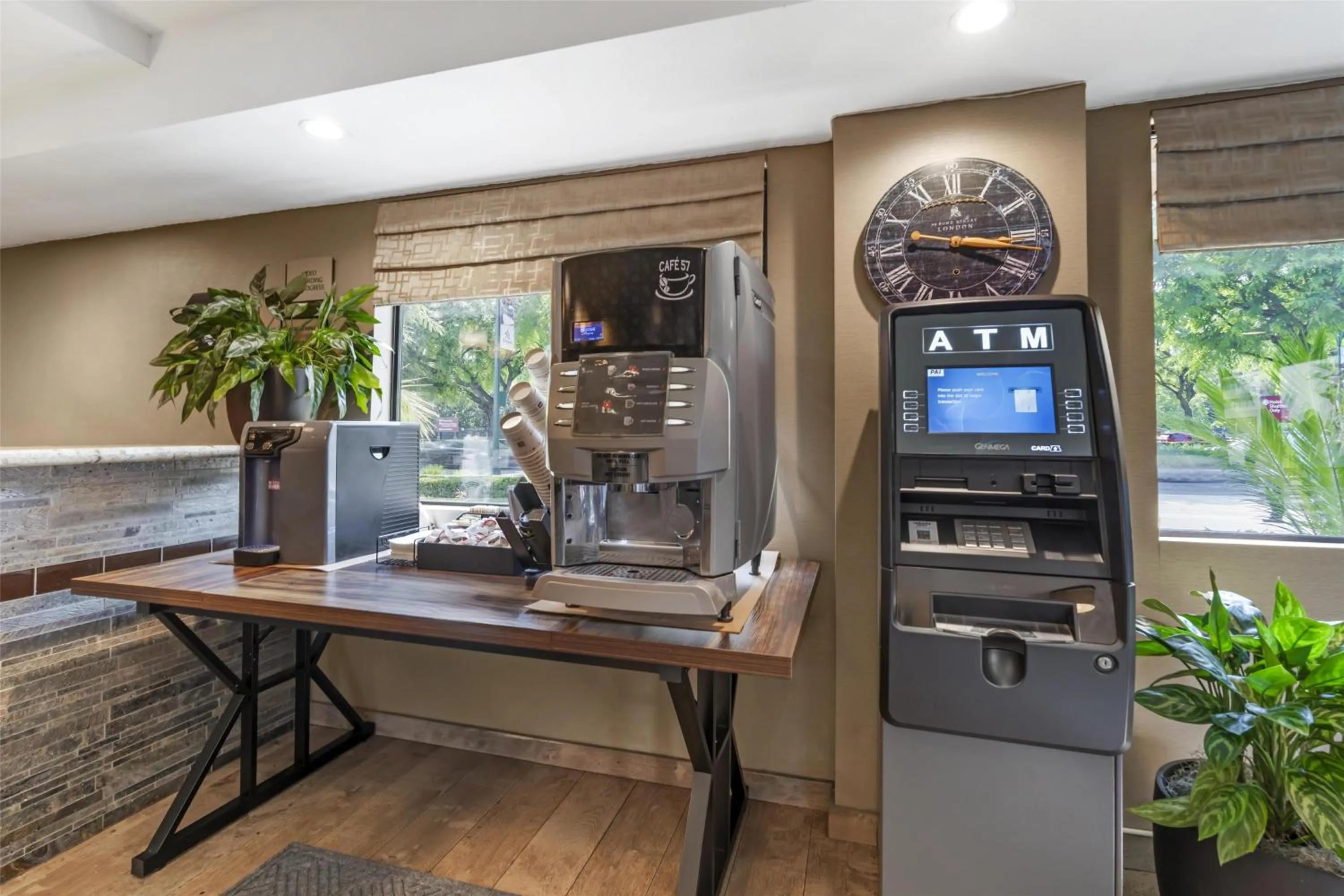 Lobby or reception in Best Western Plus Anaheim Inn