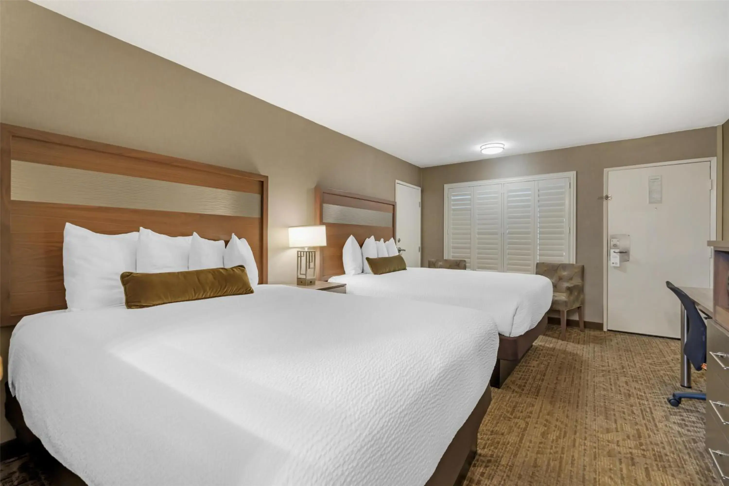 Photo of the whole room, Bed in Best Western Plus Anaheim Inn Photo of the whole room, Bed in Best Western Plus Anaheim Inn