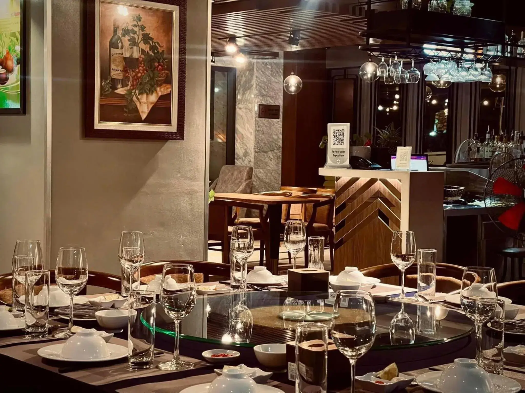 Restaurant/places to eat in Cat Ba Paradise Hotel - Sky Bar & Massage Restaurant/places to eat in Cat Ba Paradise Hotel - Sky Bar & Massage