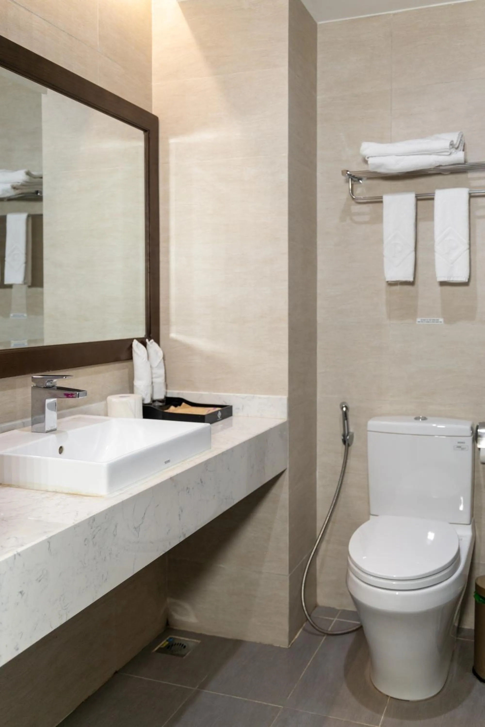 Toilet in Cat Ba Paradise Hotel - Sky Bar & Massage