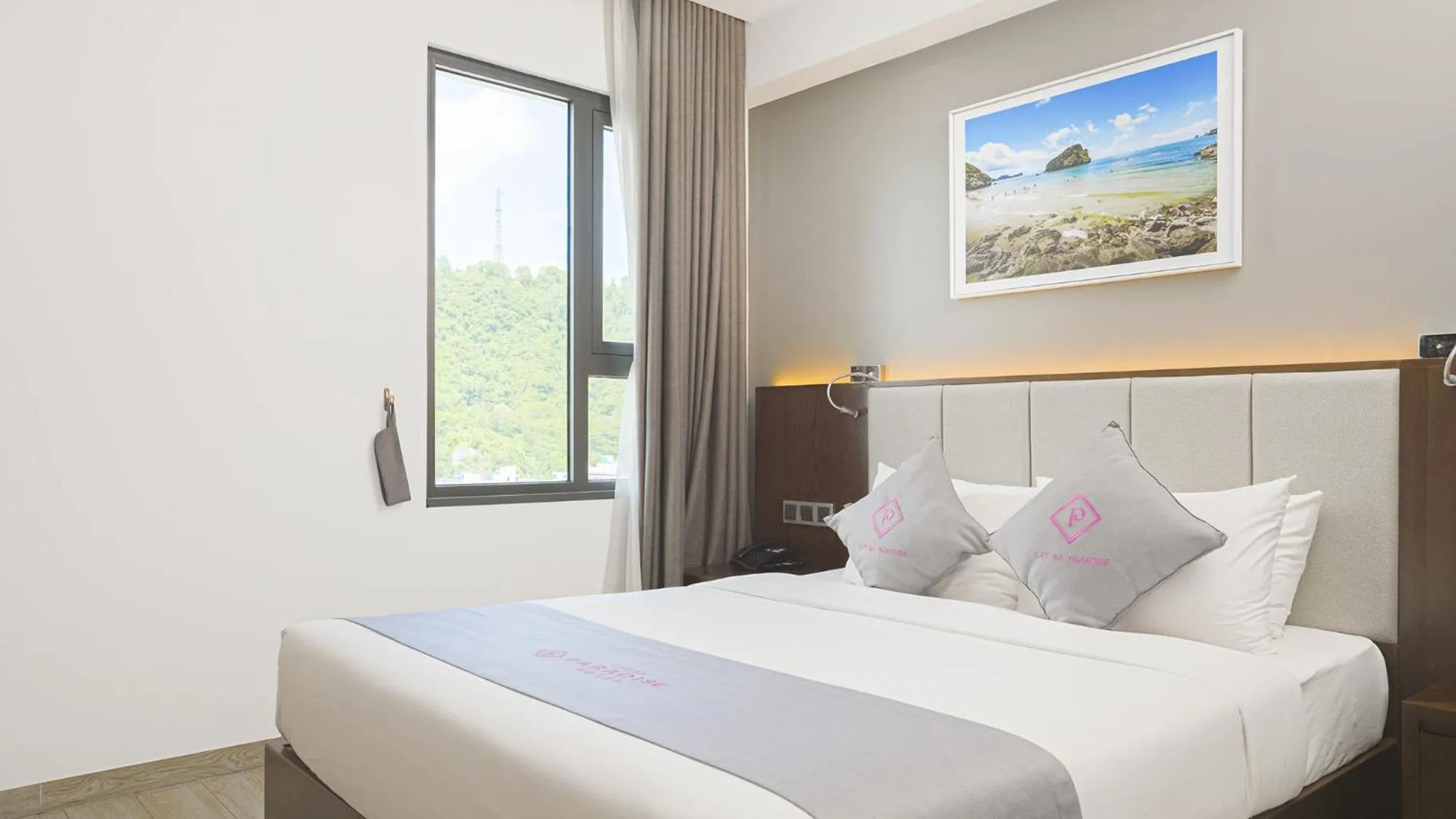 Bed in Cat Ba Paradise Hotel - Sky Bar & Massage