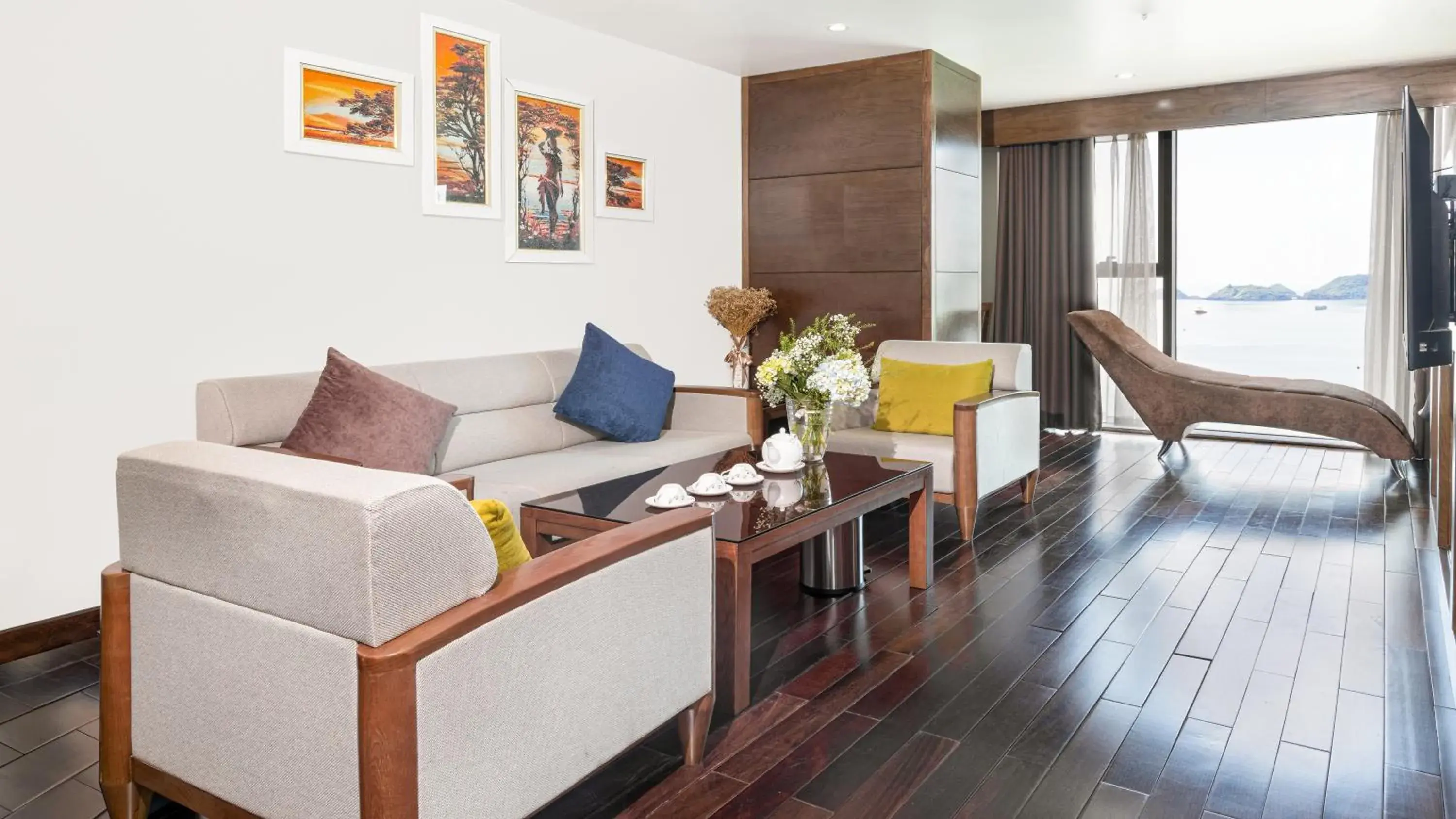 Bed in Cat Ba Paradise Hotel - Sky Bar & Massage Bed in Cat Ba Paradise Hotel - Sky Bar & Massage