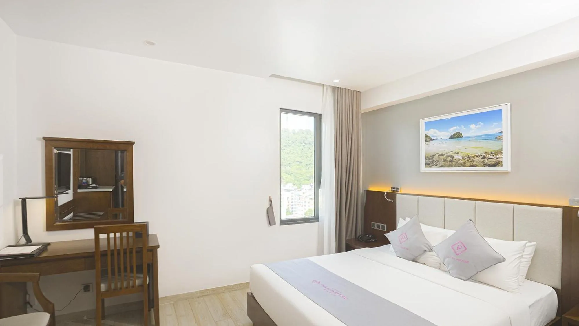 Bed in Cat Ba Paradise Hotel - Sky Bar & Massage