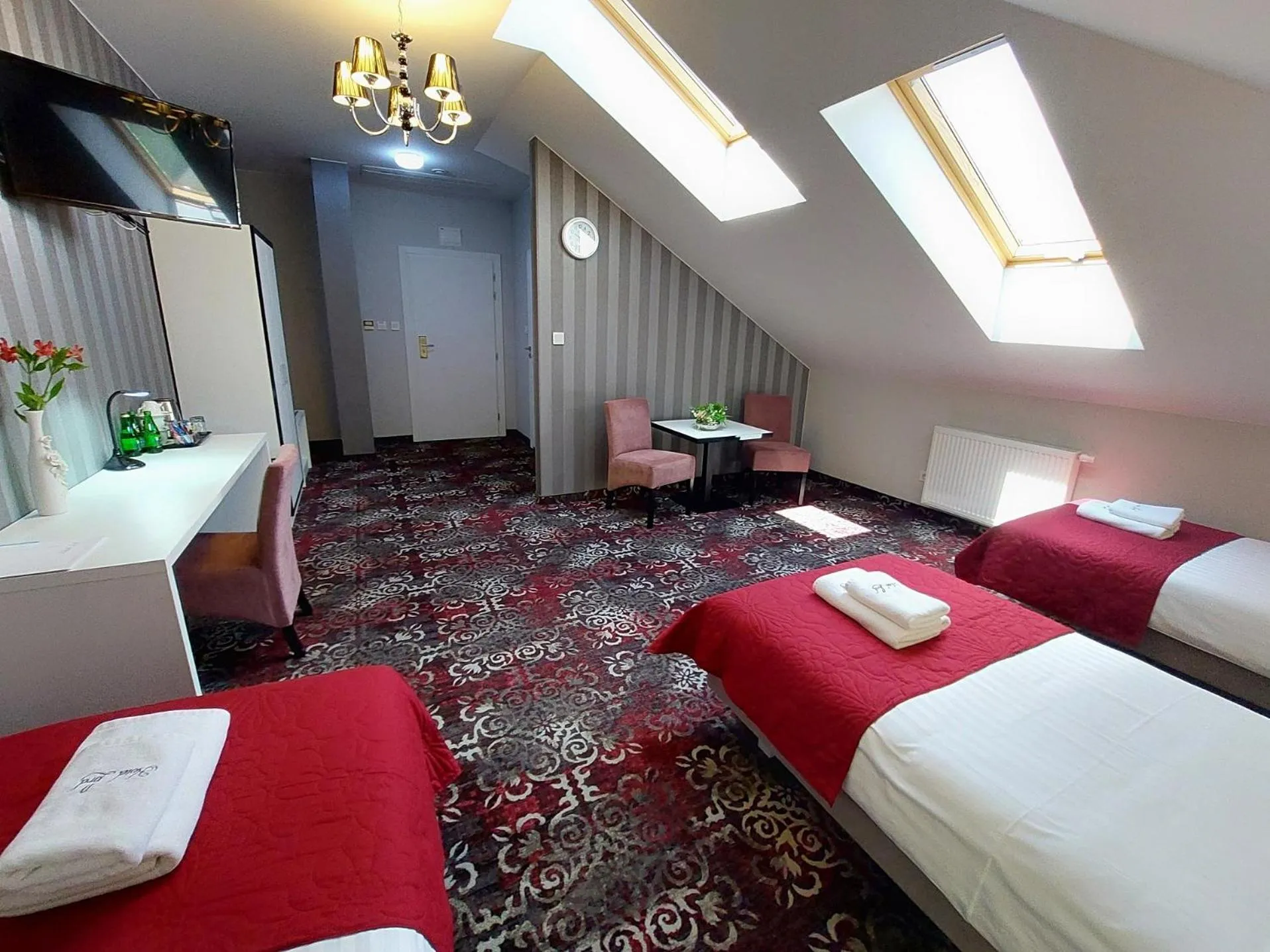 Photo of the whole room, Bed in Hotel Lord